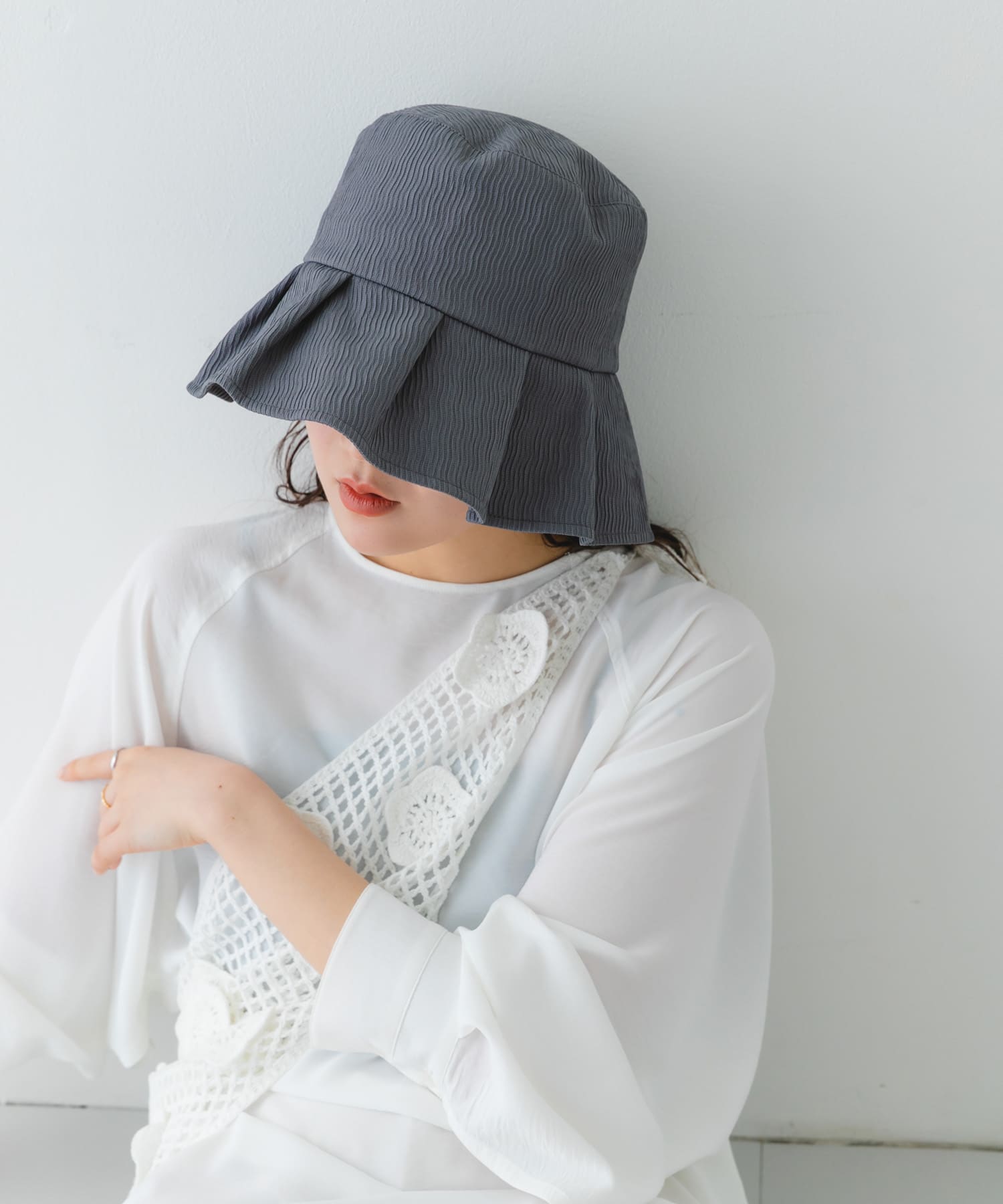 ファブリックギャザーハット CHARCOAL FREE