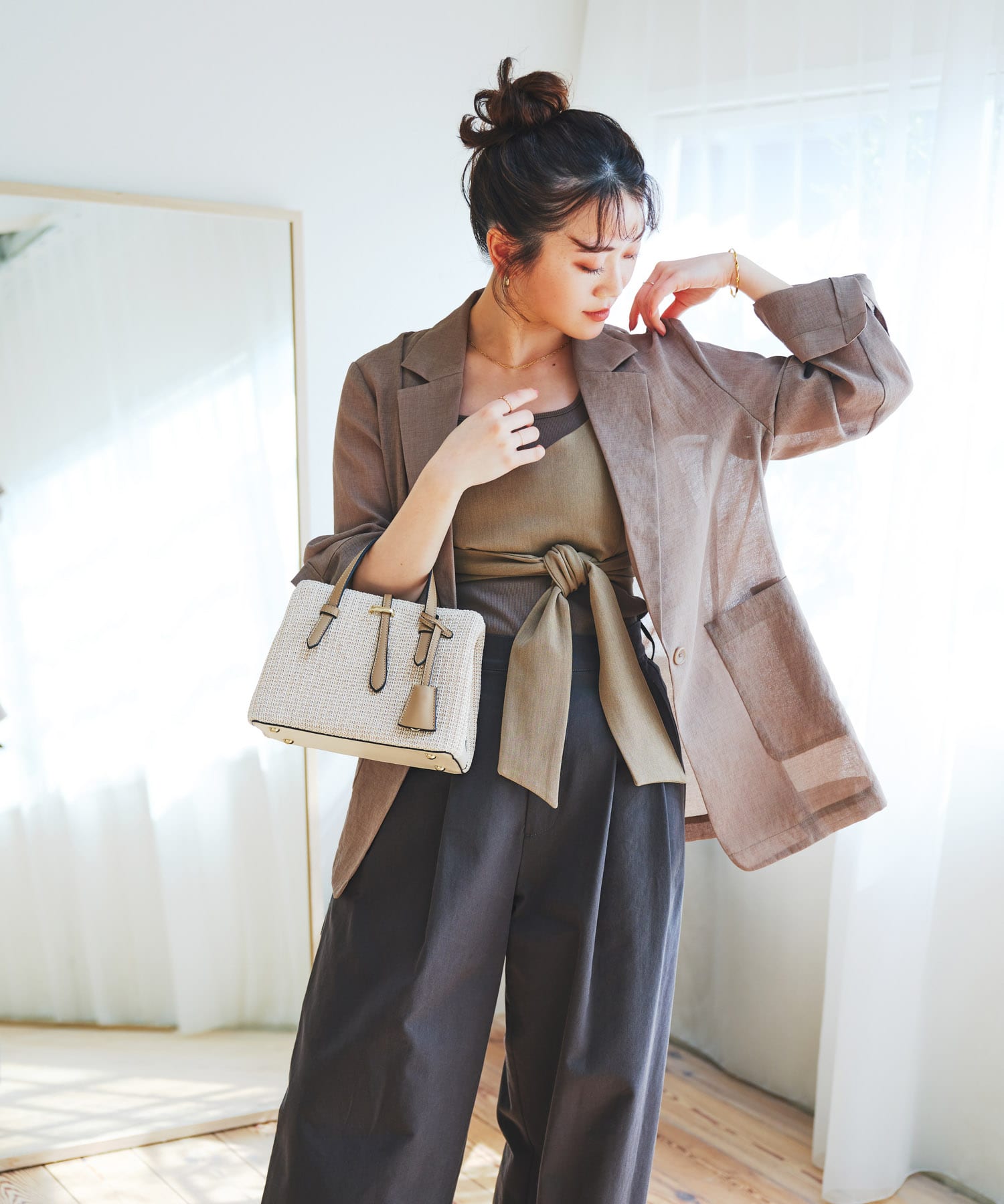 チャーム付メッシュミニバッグ IVORY one