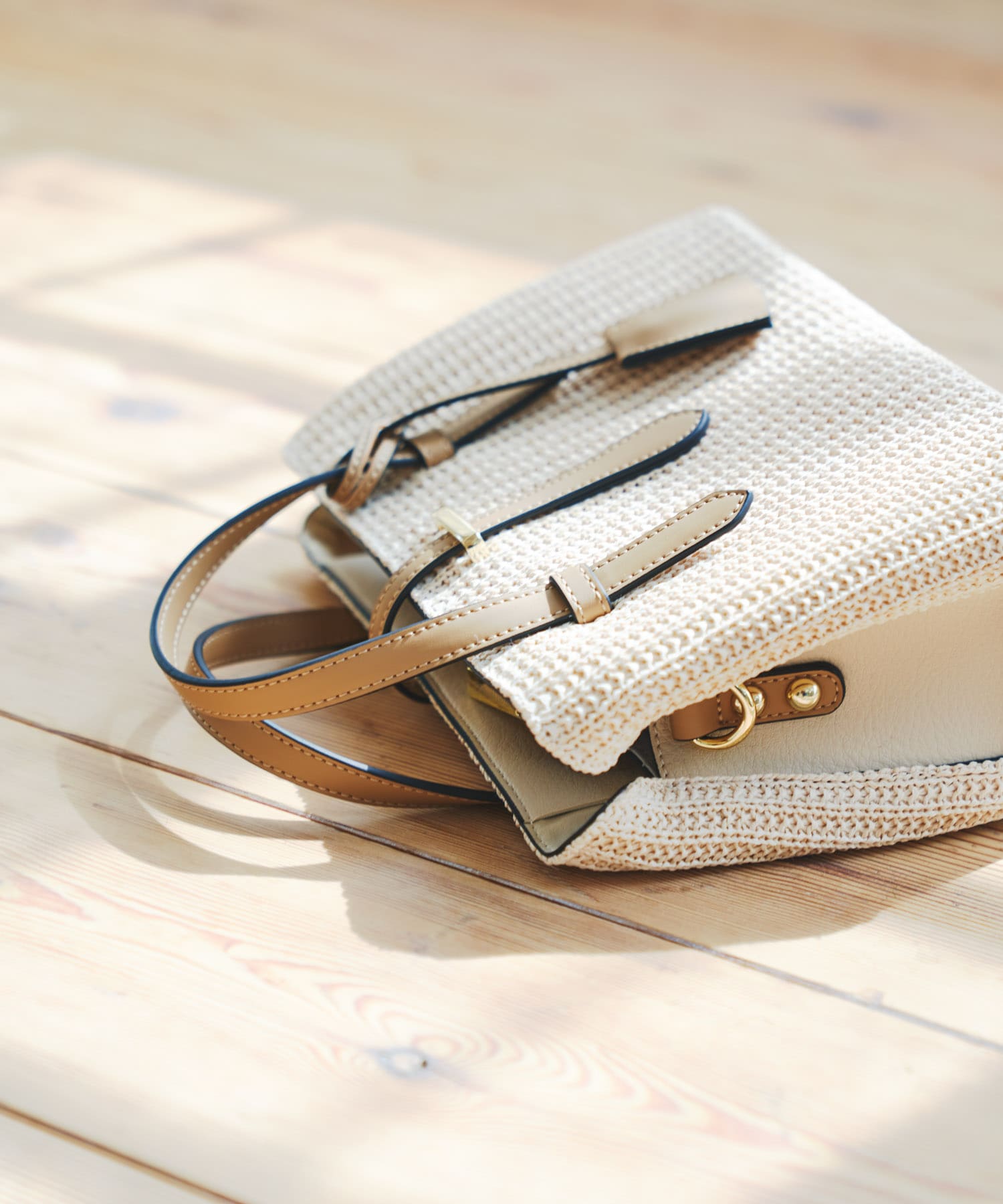 チャーム付メッシュミニバッグ IVORY one