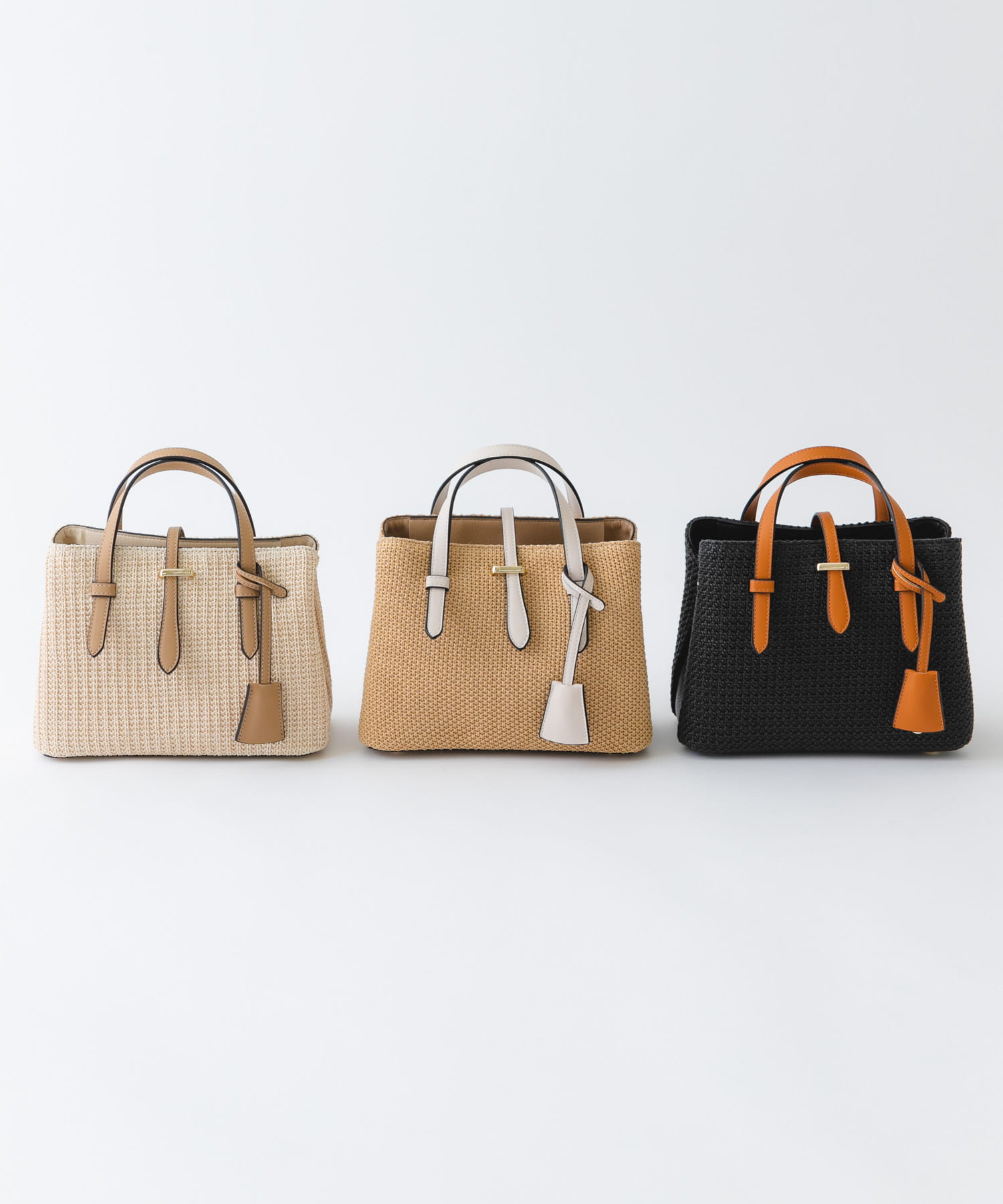 チャーム付メッシュミニバッグ IVORY one