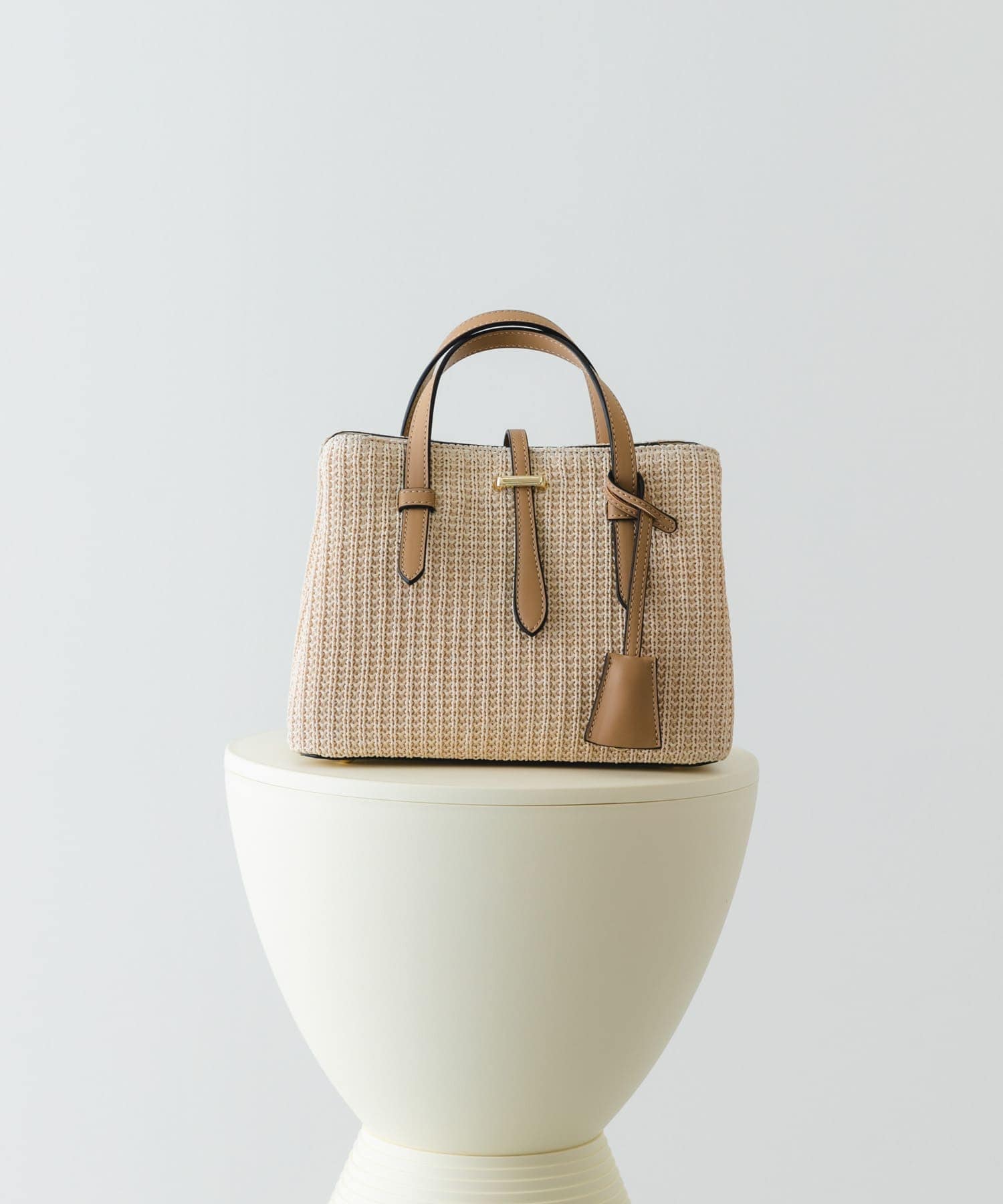 チャーム付メッシュミニバッグ IVORY one