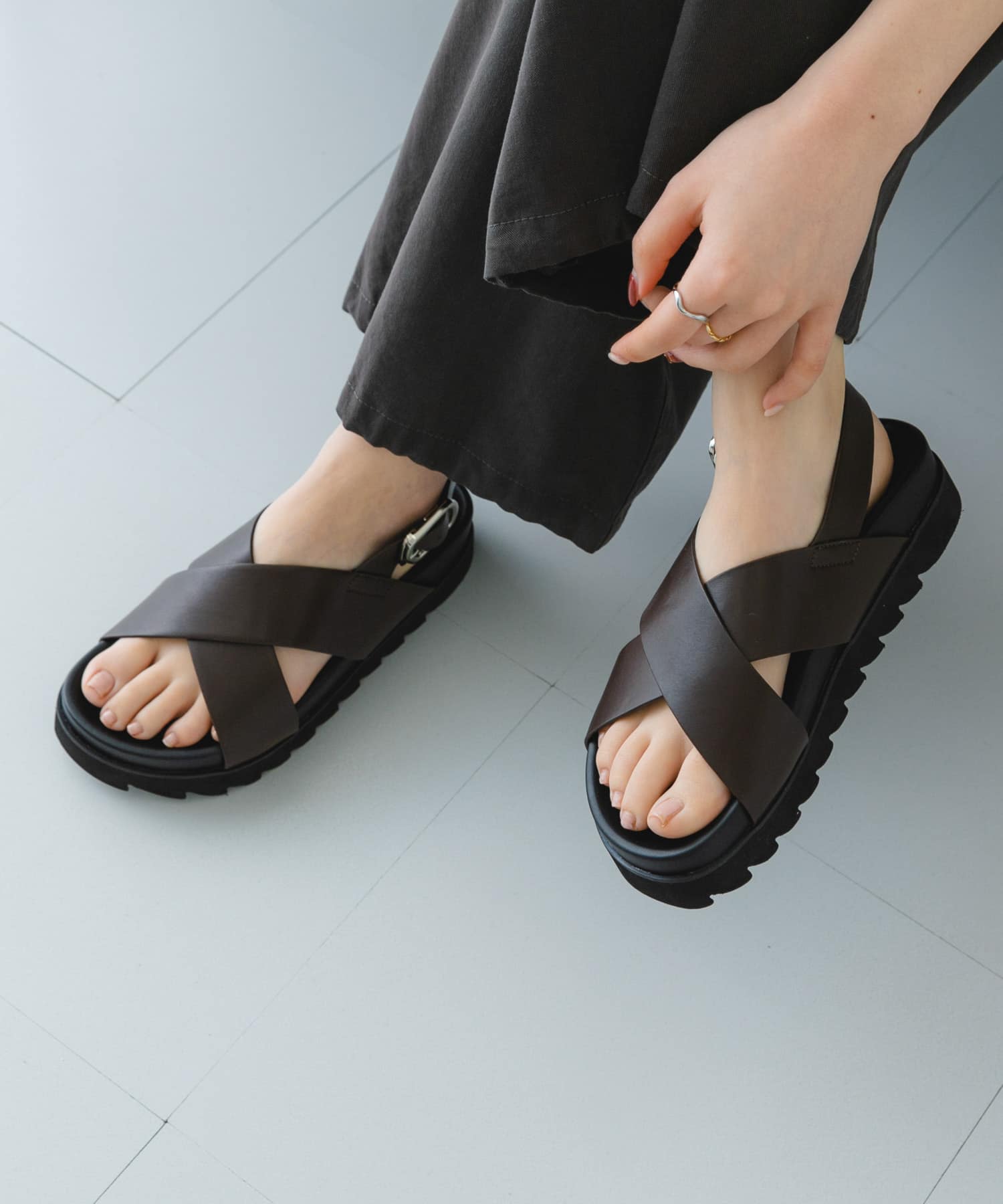 フットベッドクロスサンダル BROWN 36