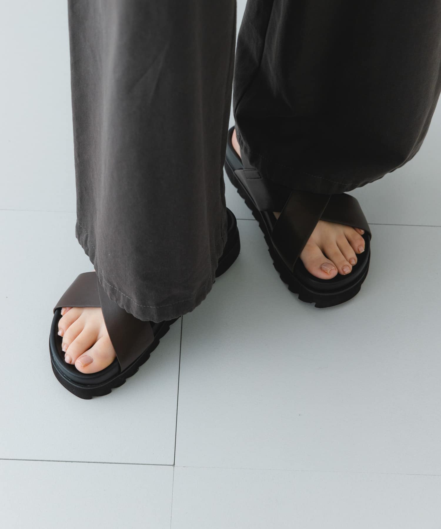 フットベッドクロスサンダル BROWN 36