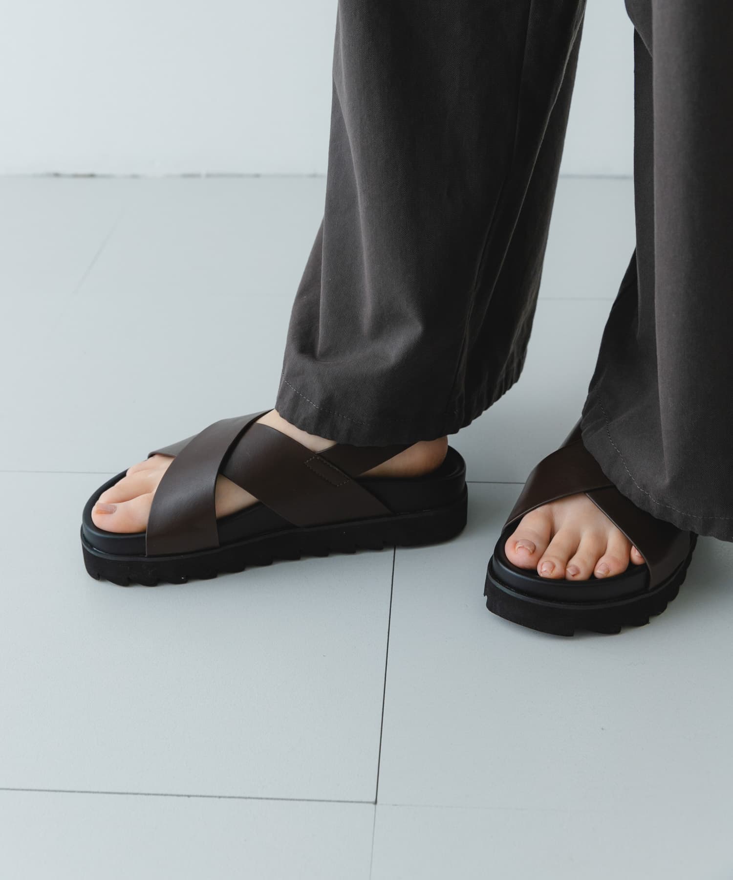 フットベッドクロスサンダル BROWN 36