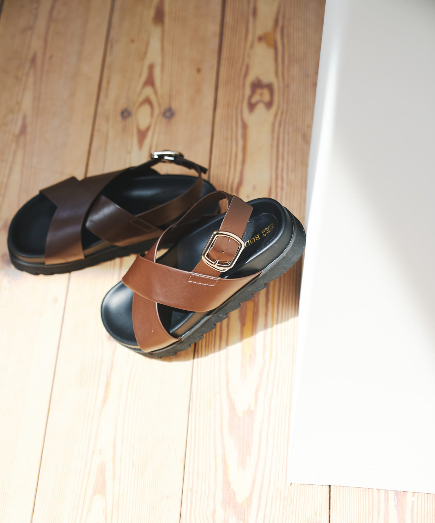 フットベッドクロスサンダル BROWN 37