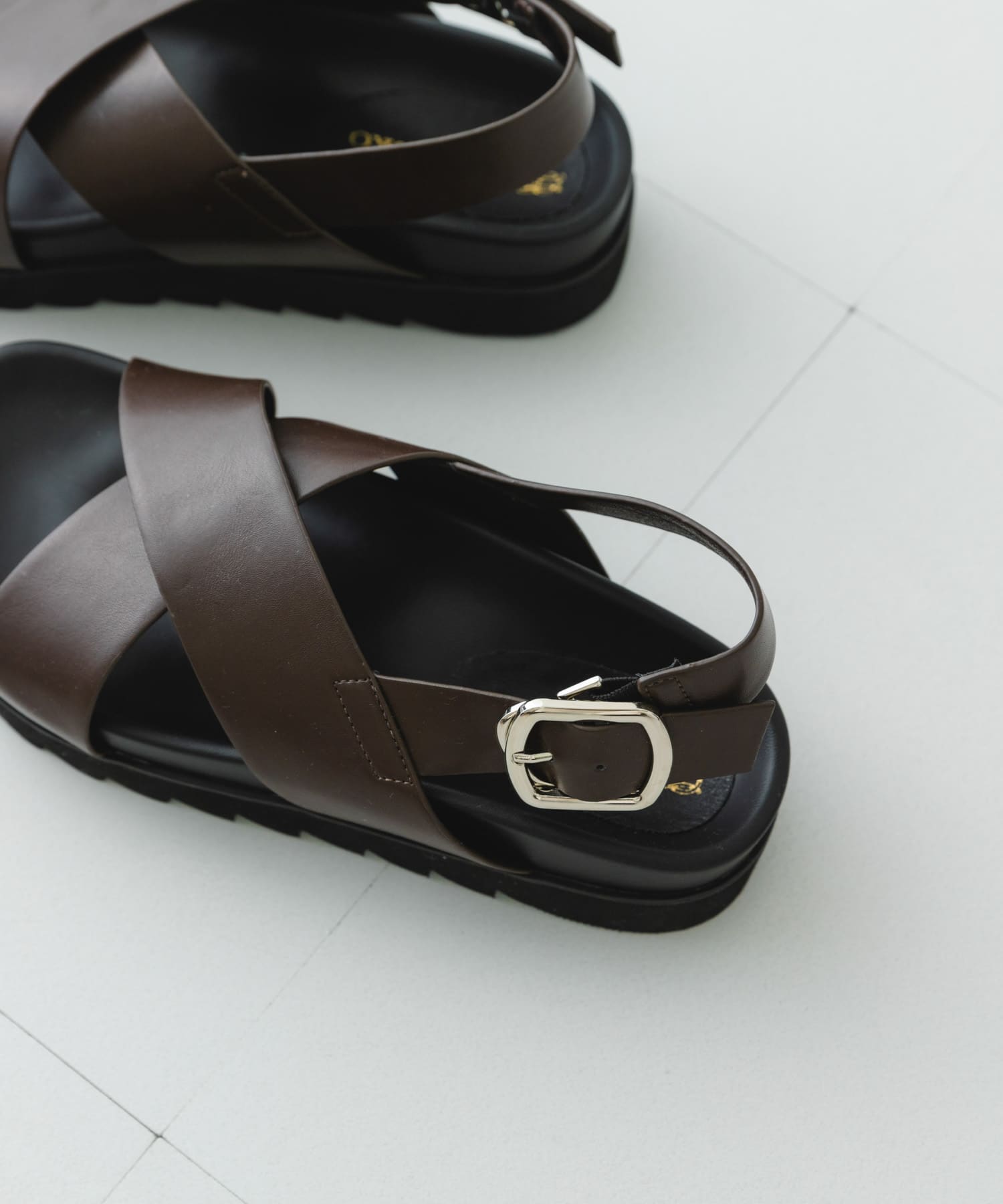 フットベッドクロスサンダル BROWN 37