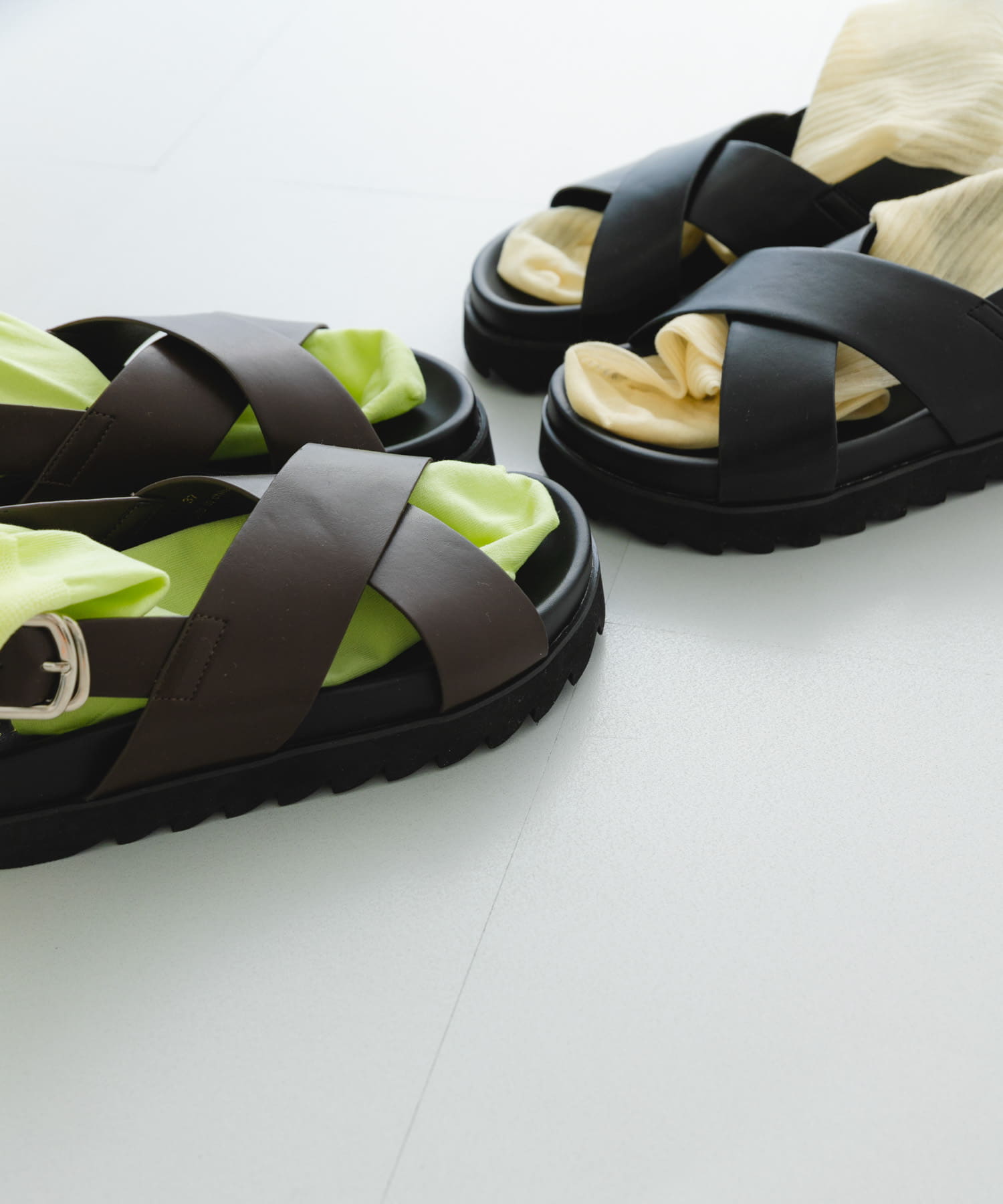 フットベッドクロスサンダル BROWN 37