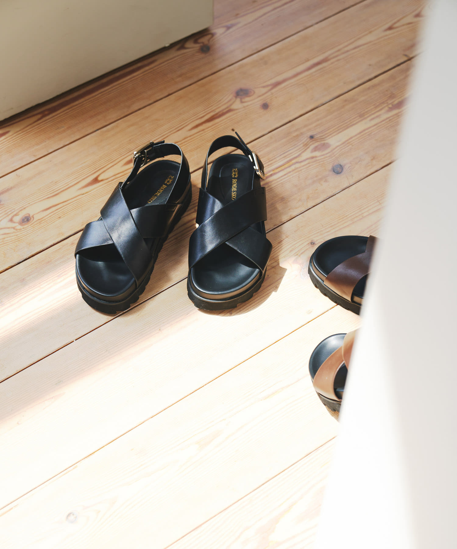 フットベッドクロスサンダル BLACK 37