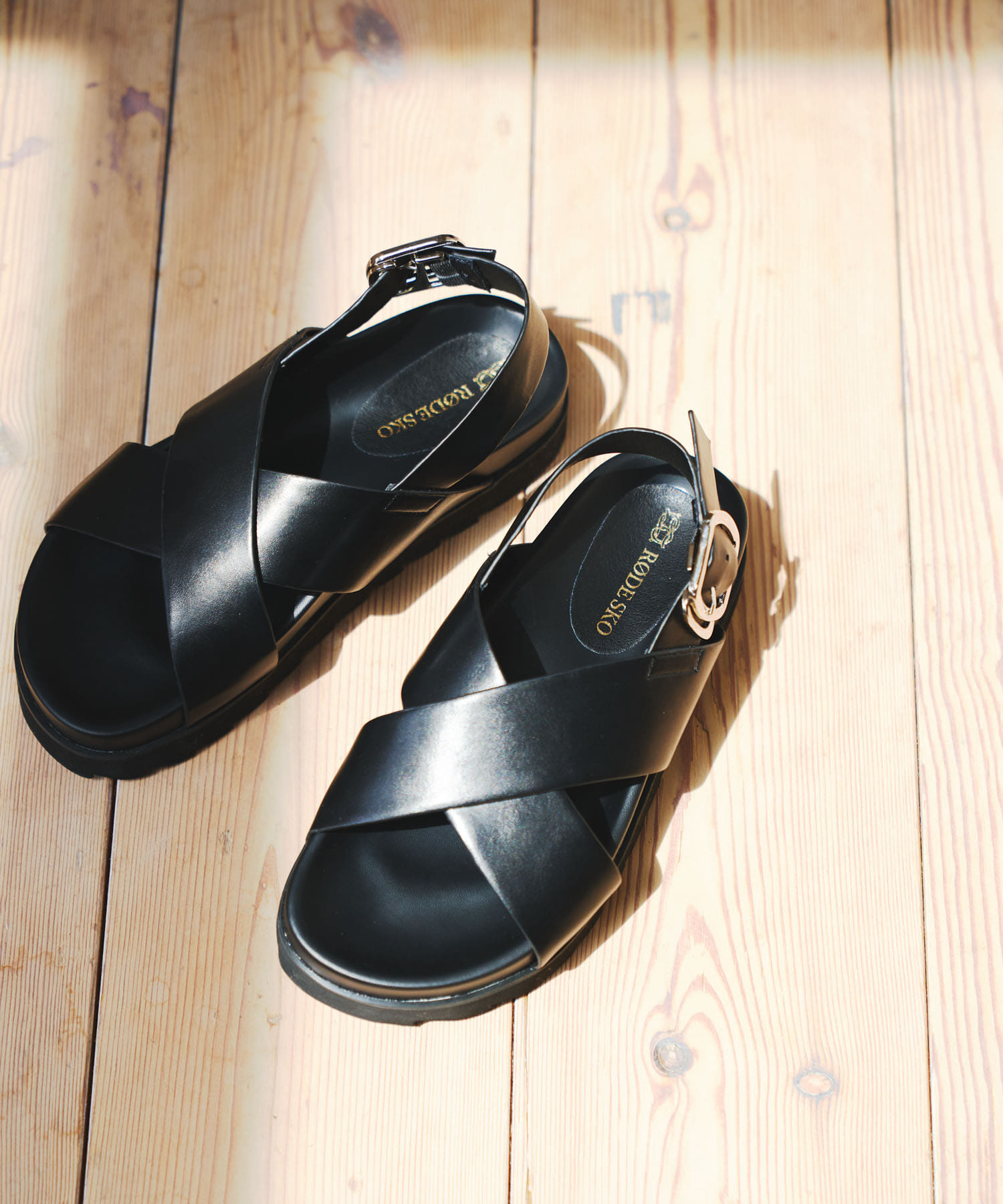 フットベッドクロスサンダル BLACK 37