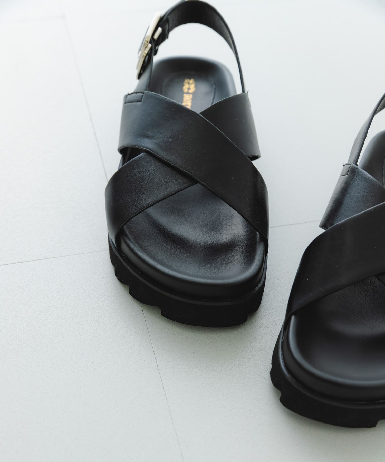 フットベッドクロスサンダル BLACK 37
