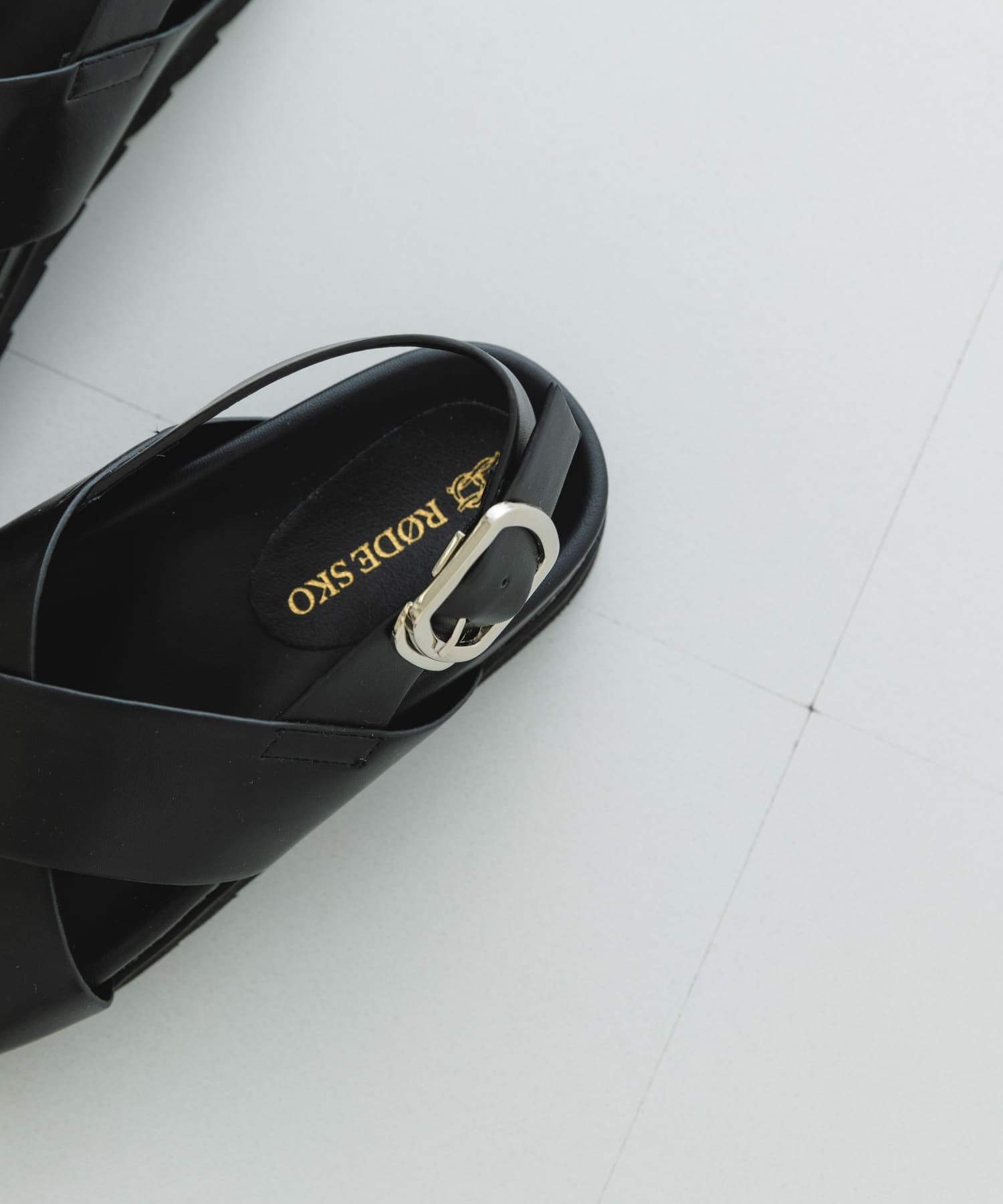 フットベッドクロスサンダル BLACK 37