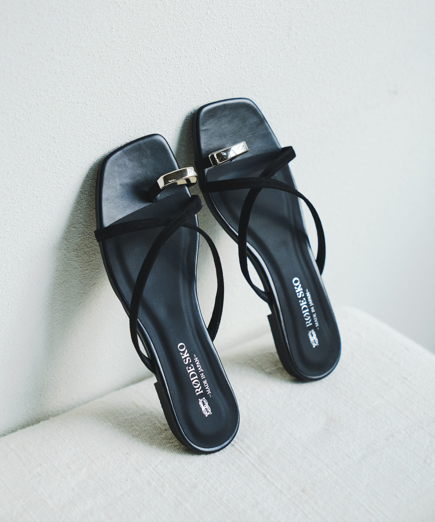 『MADE IN JAPAN』プチメタルクロスフラットサンダル BLACK 37