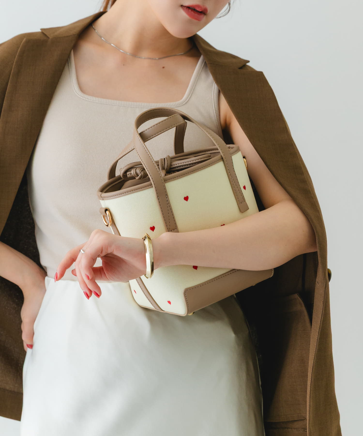 『WEB/一部店舗限定カラー』刺繍バケツバッグ BEIGExRED one