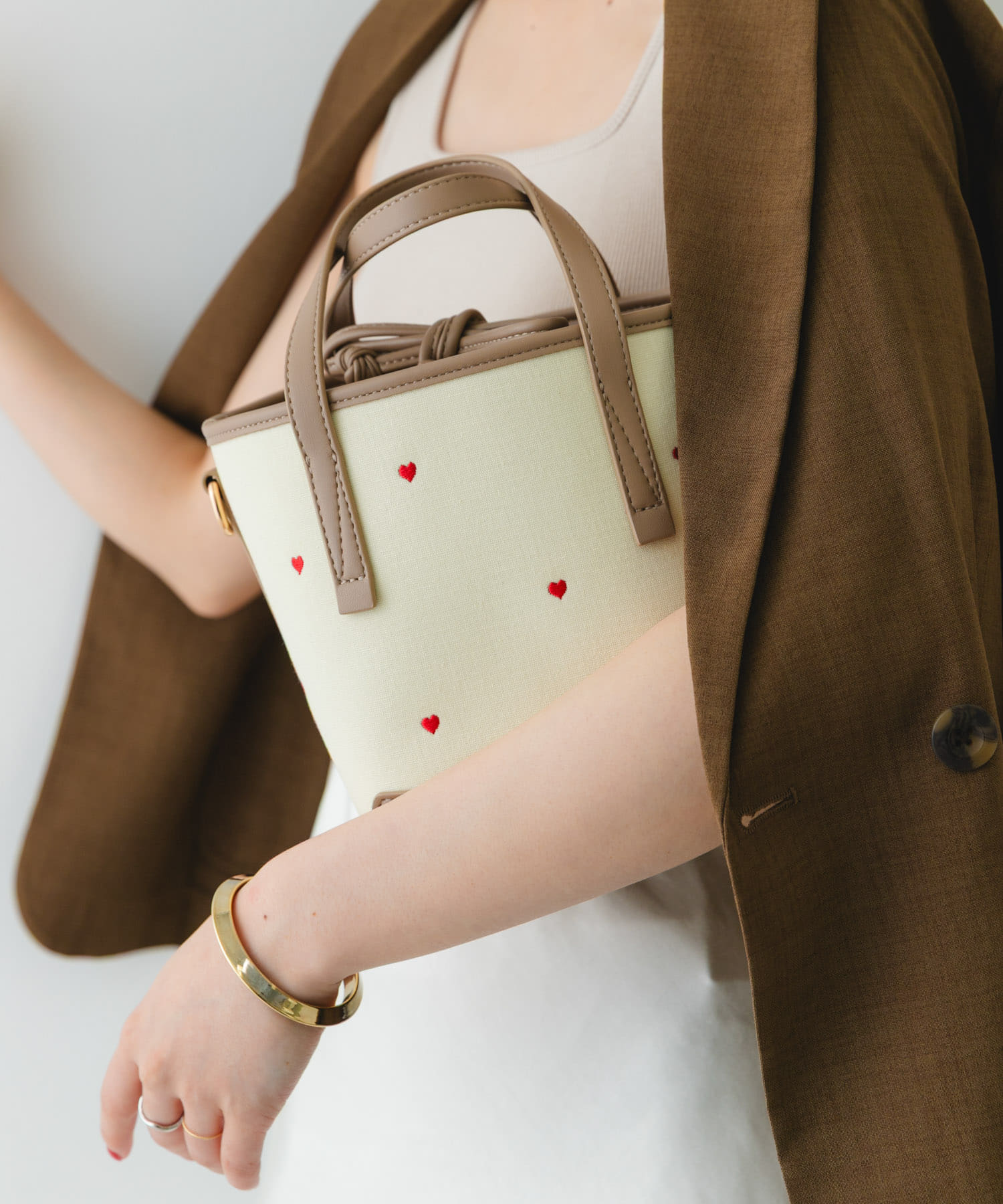 『WEB/一部店舗限定カラー』刺繍バケツバッグ BEIGExRED one