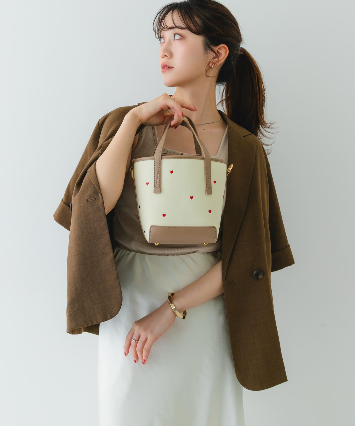『WEB/一部店舗限定カラー』刺繍バケツバッグ BEIGExRED one