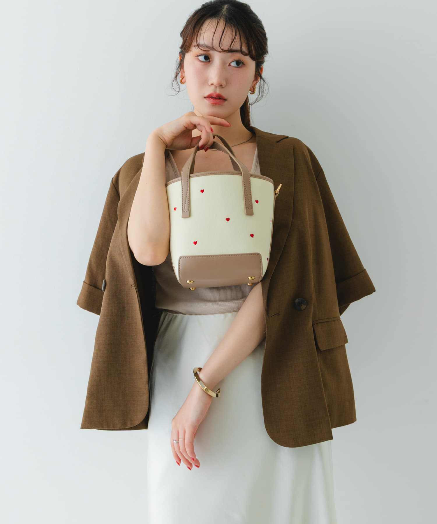 『WEB/一部店舗限定カラー』刺繍バケツバッグ BEIGExRED one