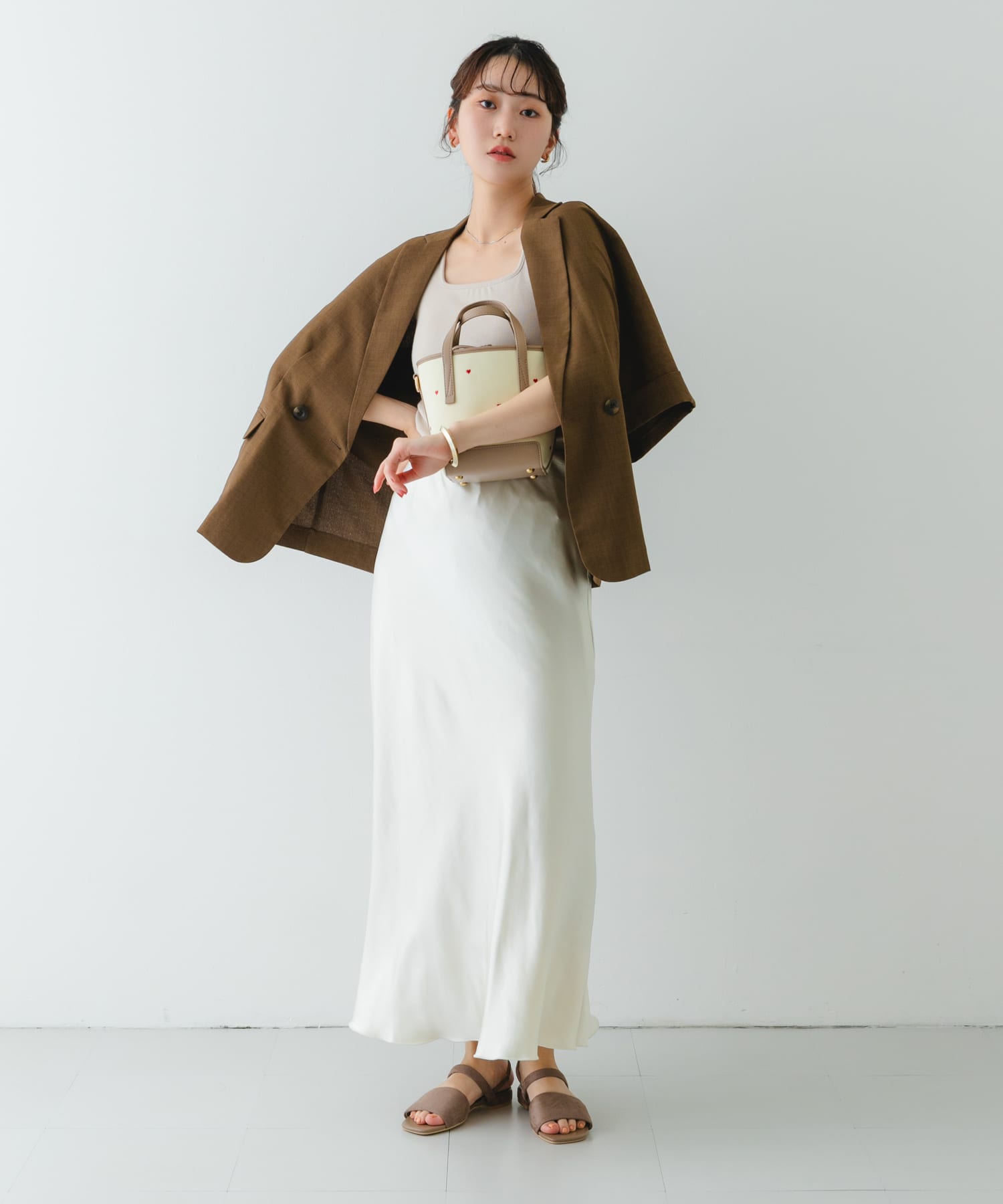 『WEB/一部店舗限定カラー』刺繍バケツバッグ BEIGExRED one