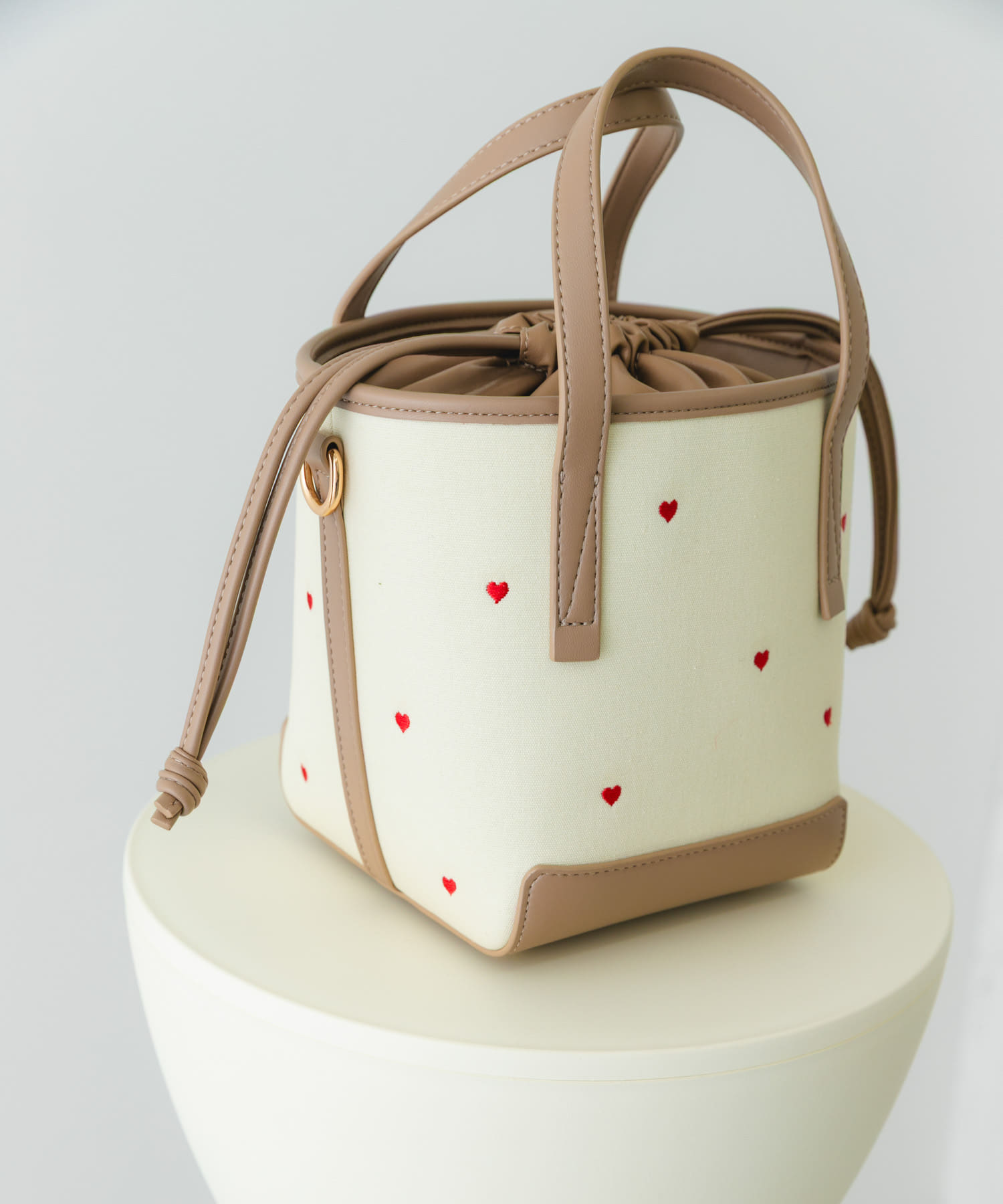 『WEB/一部店舗限定カラー』刺繍バケツバッグ BEIGExRED one