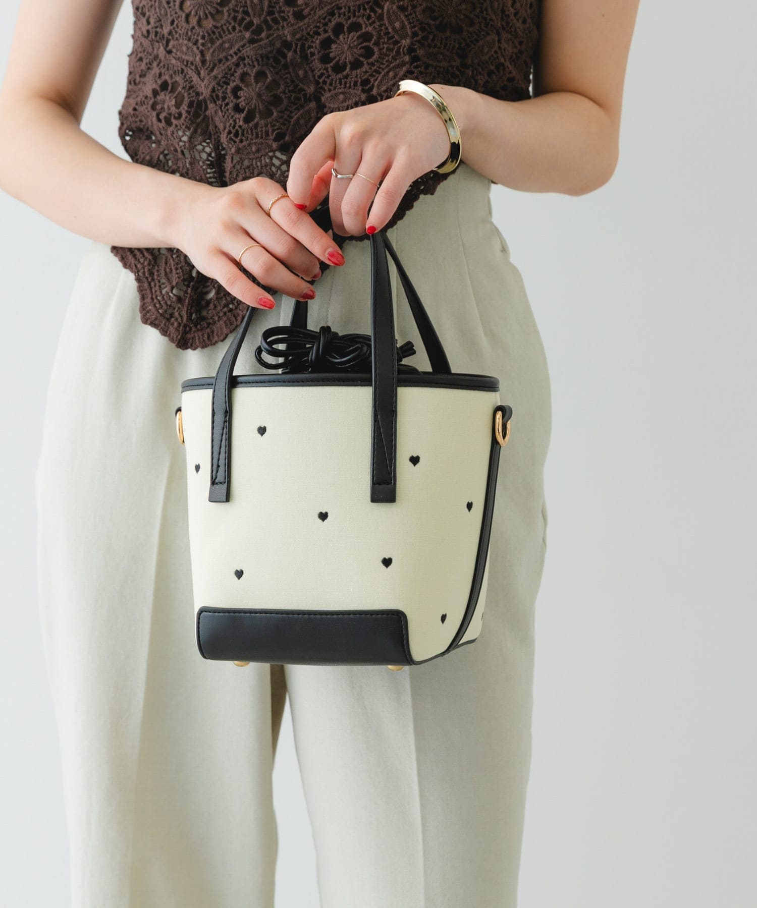 『WEB/一部店舗限定カラー』刺繍バケツバッグ BLACK one