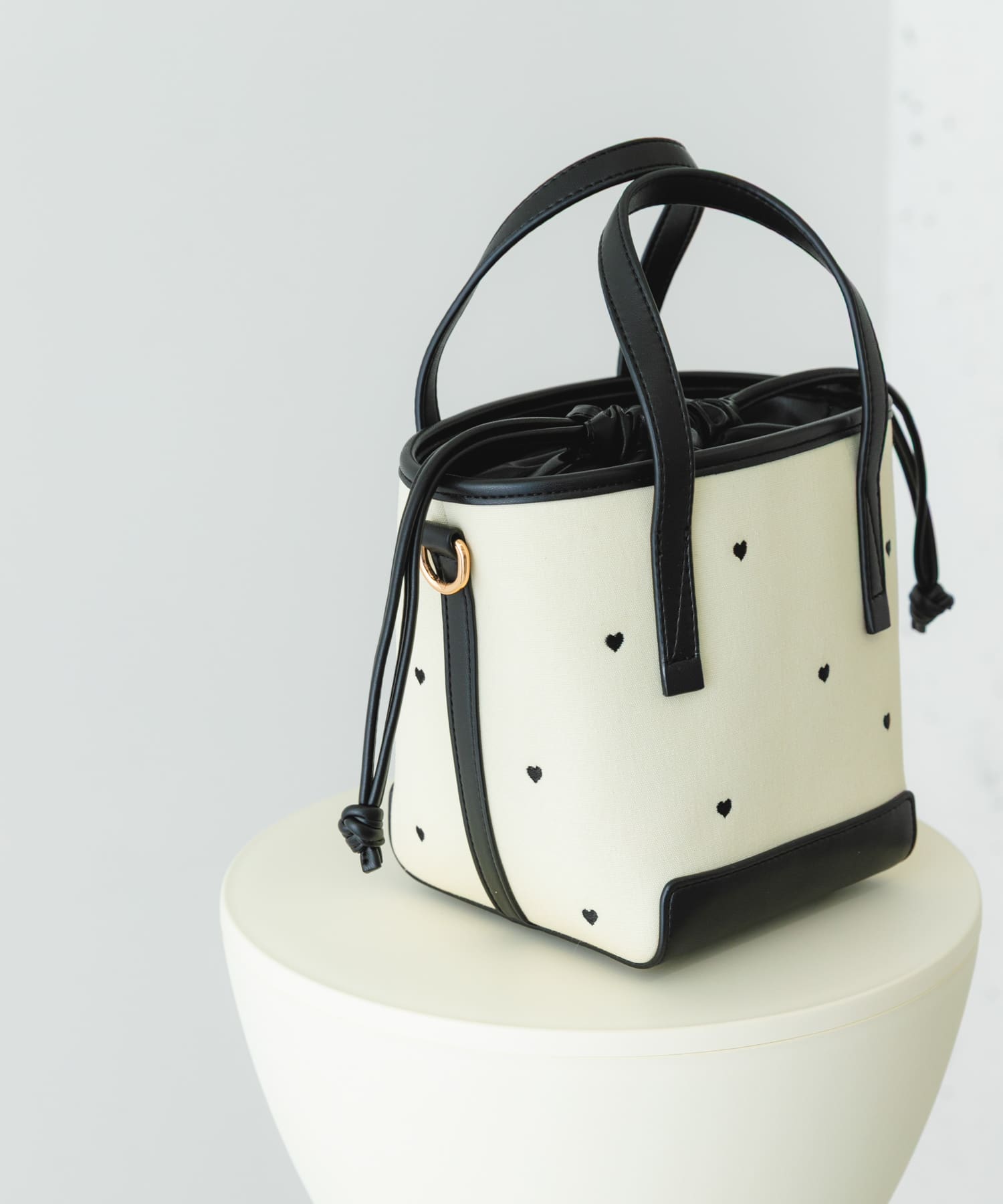 『WEB/一部店舗限定カラー』刺繍バケツバッグ BLACK one