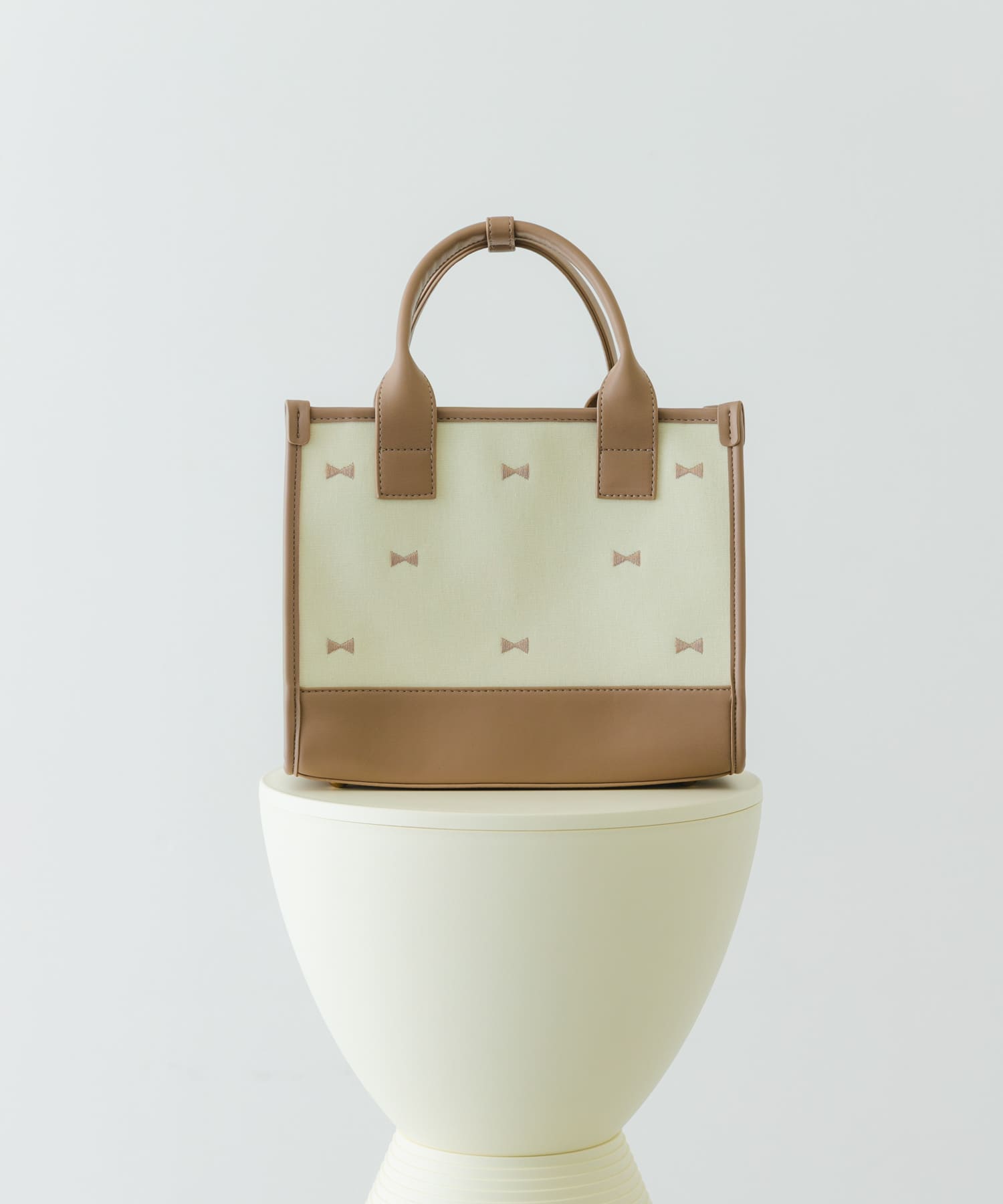 刺繍スクエアバッグ