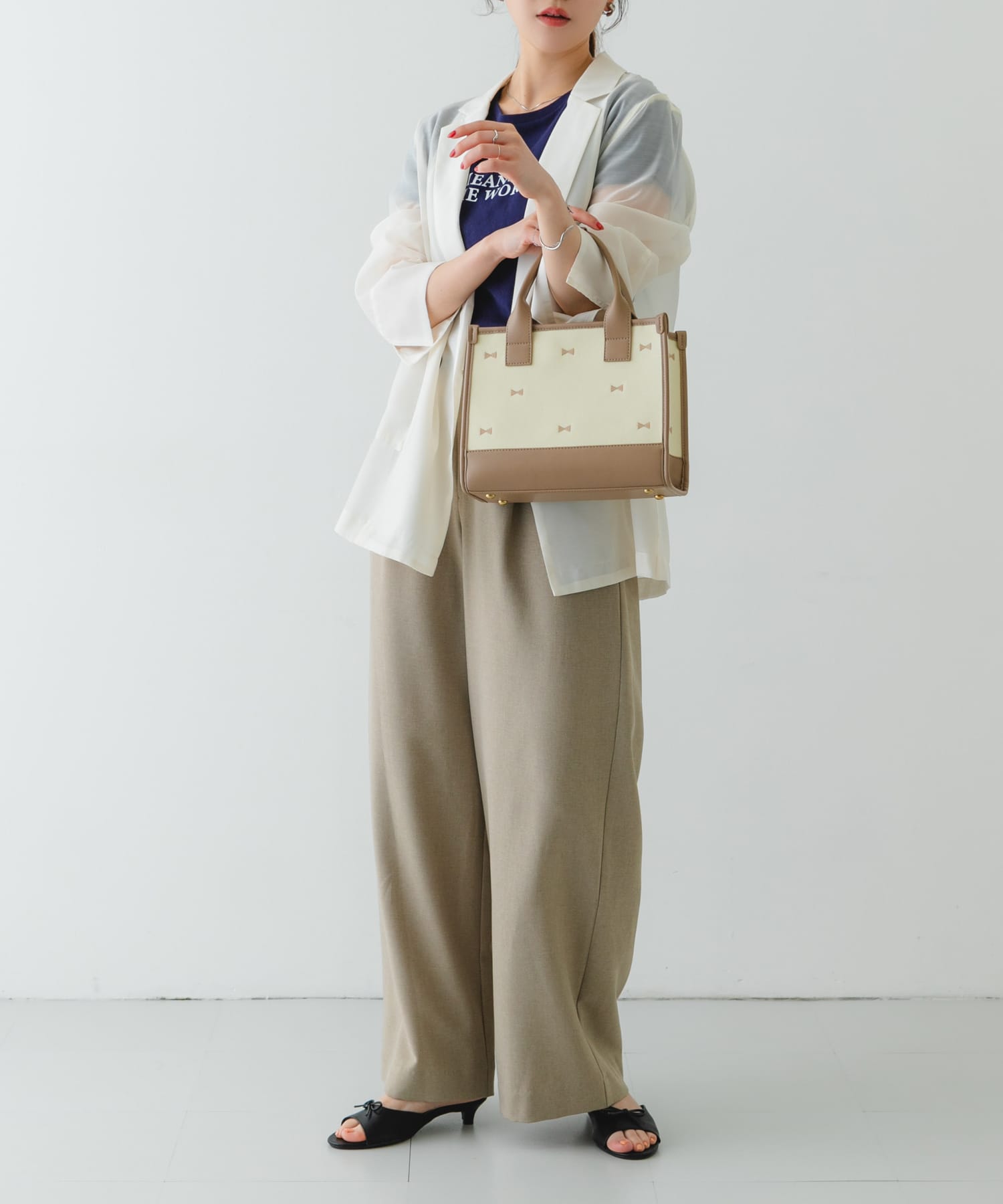 刺繍スクエアバッグ BEIGE one