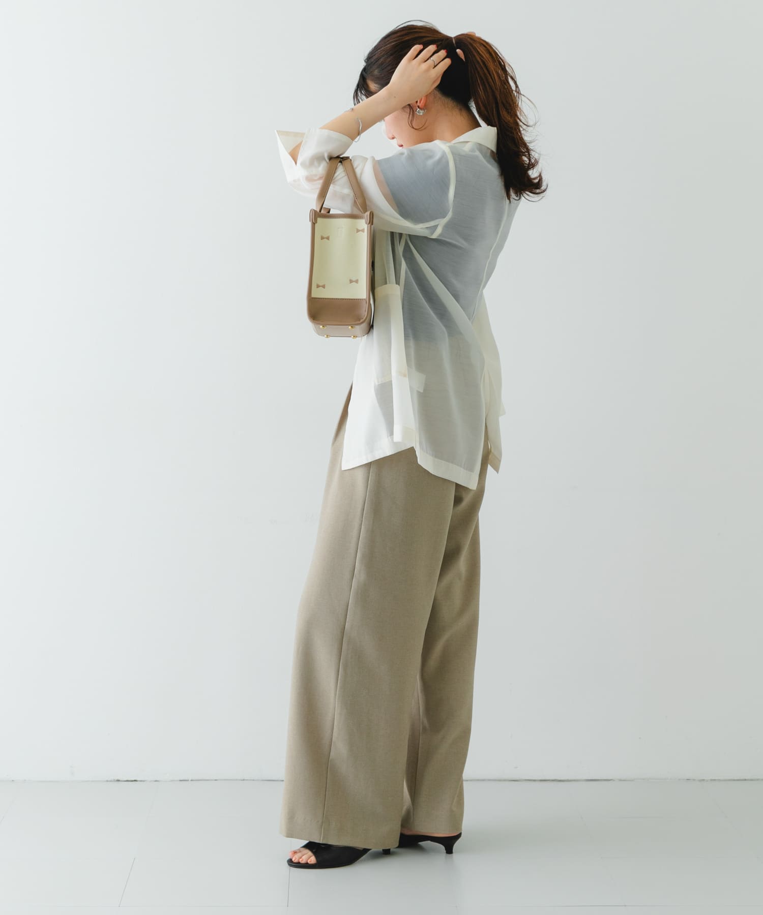 刺繍スクエアバッグ BEIGE one