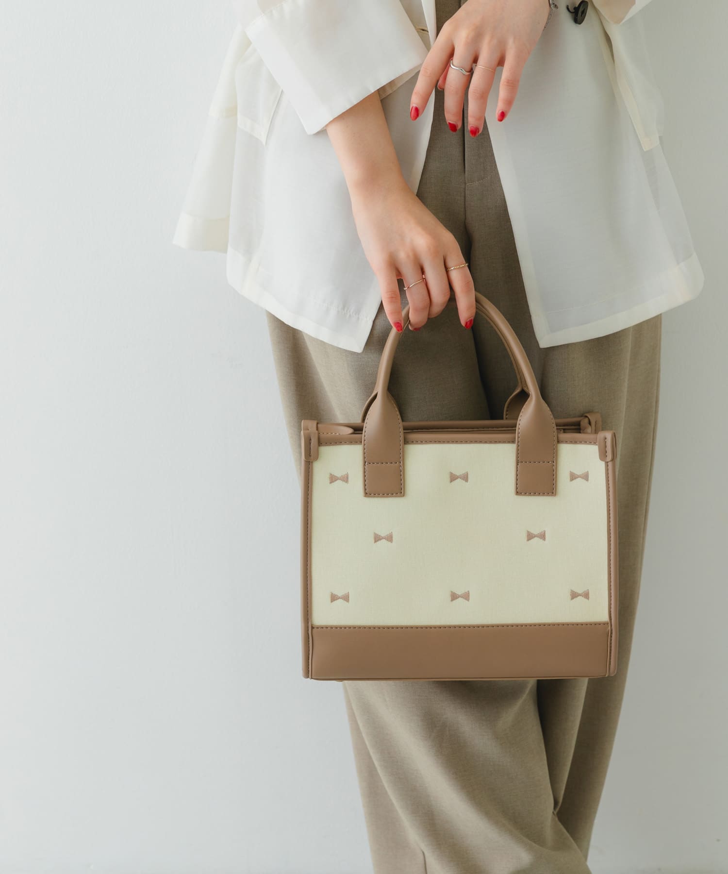 刺繍スクエアバッグ BEIGE one