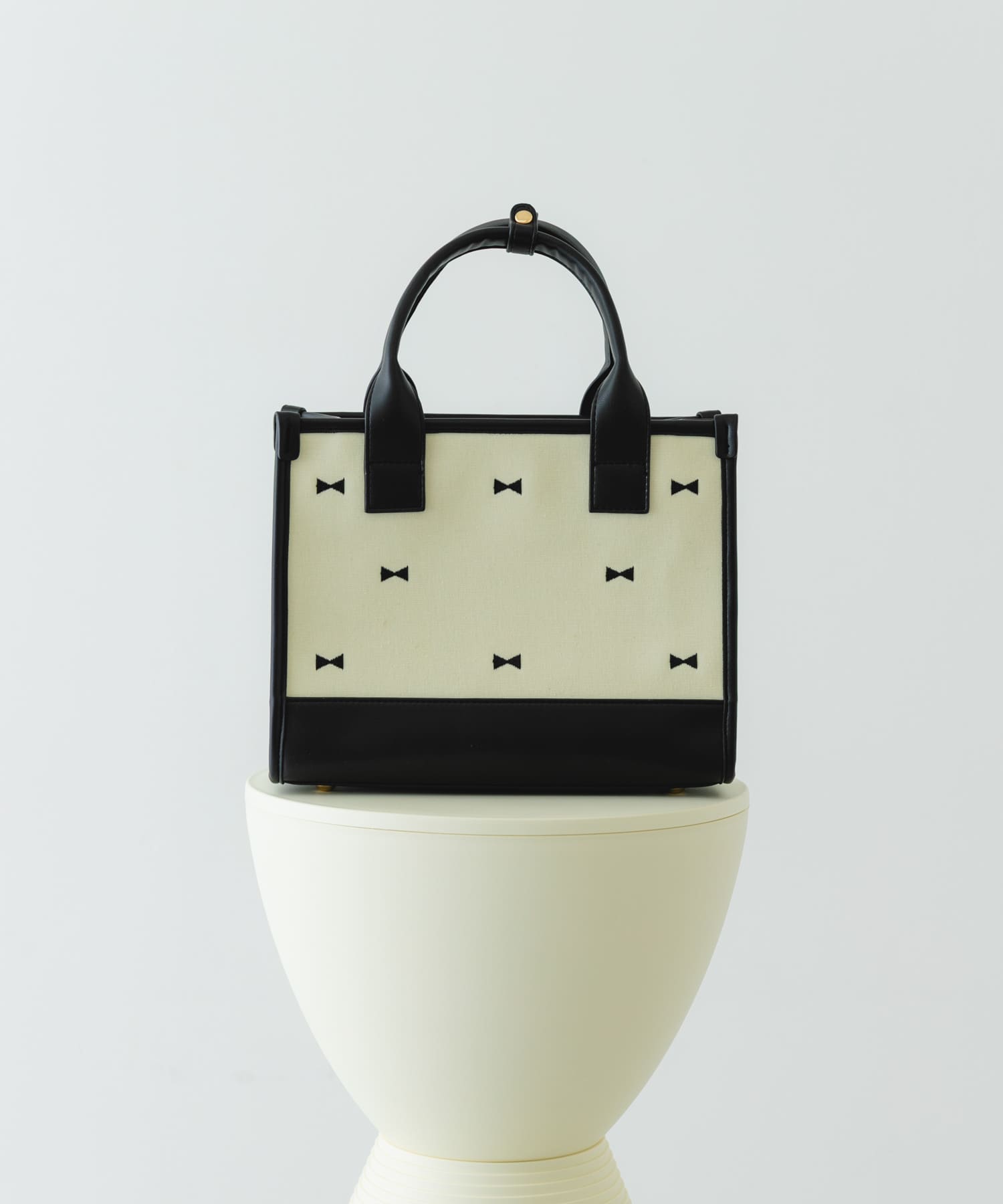 刺繍スクエアバッグ BLACK one