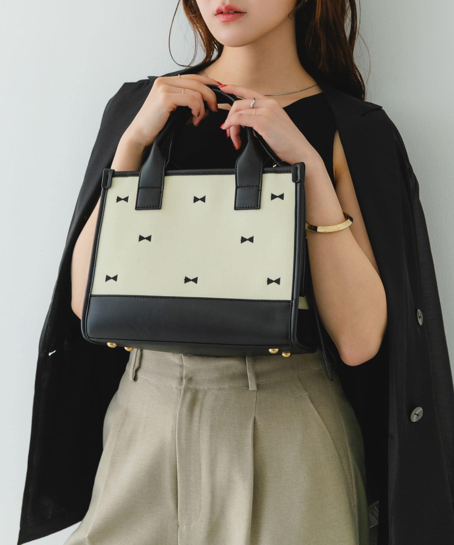 刺繍スクエアバッグ BLACK one