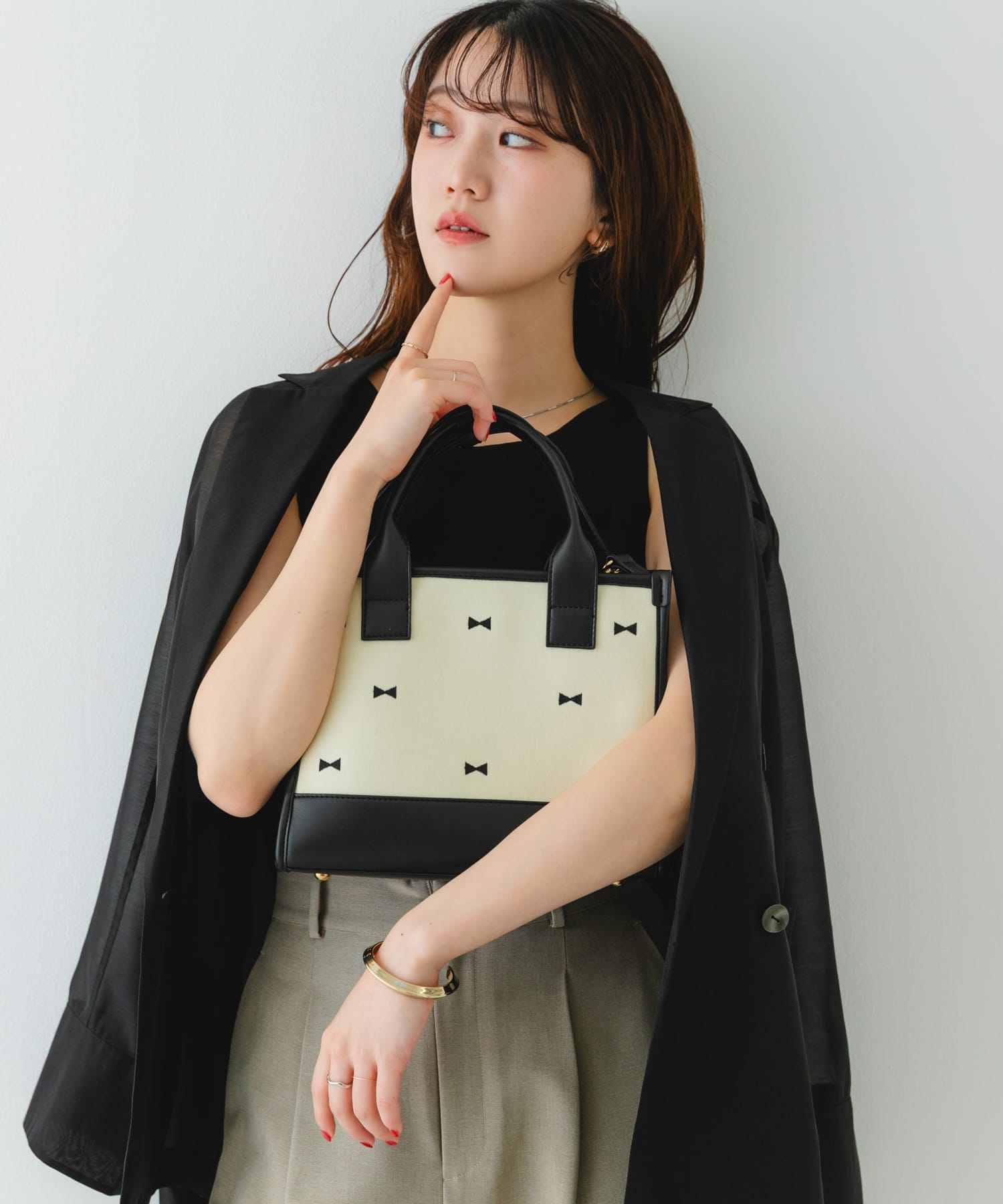 刺繍スクエアバッグ BLACK one