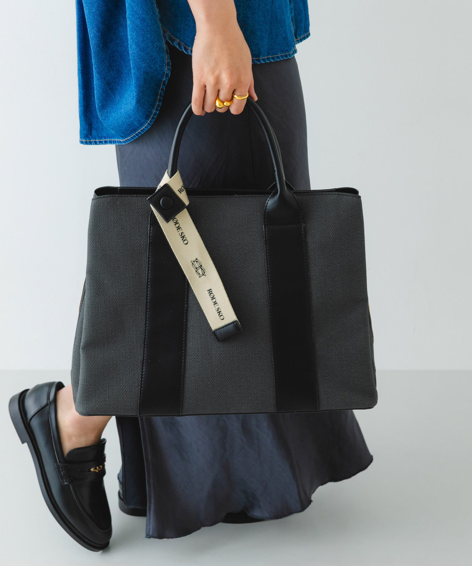 ロゴリボン付A4トートバッグ BLKxBLK one