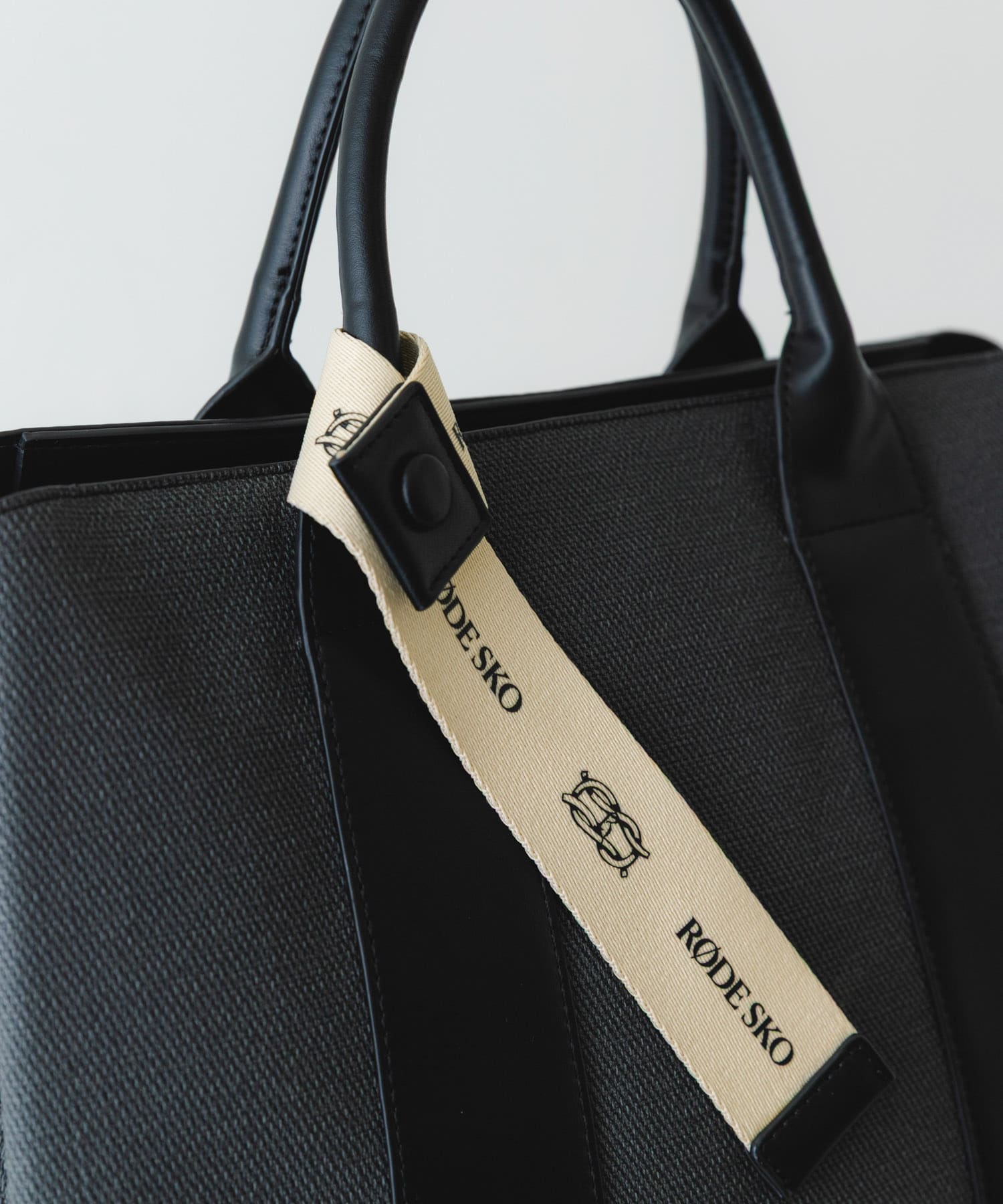 ロゴリボン付A4トートバッグ BLKxBLK one