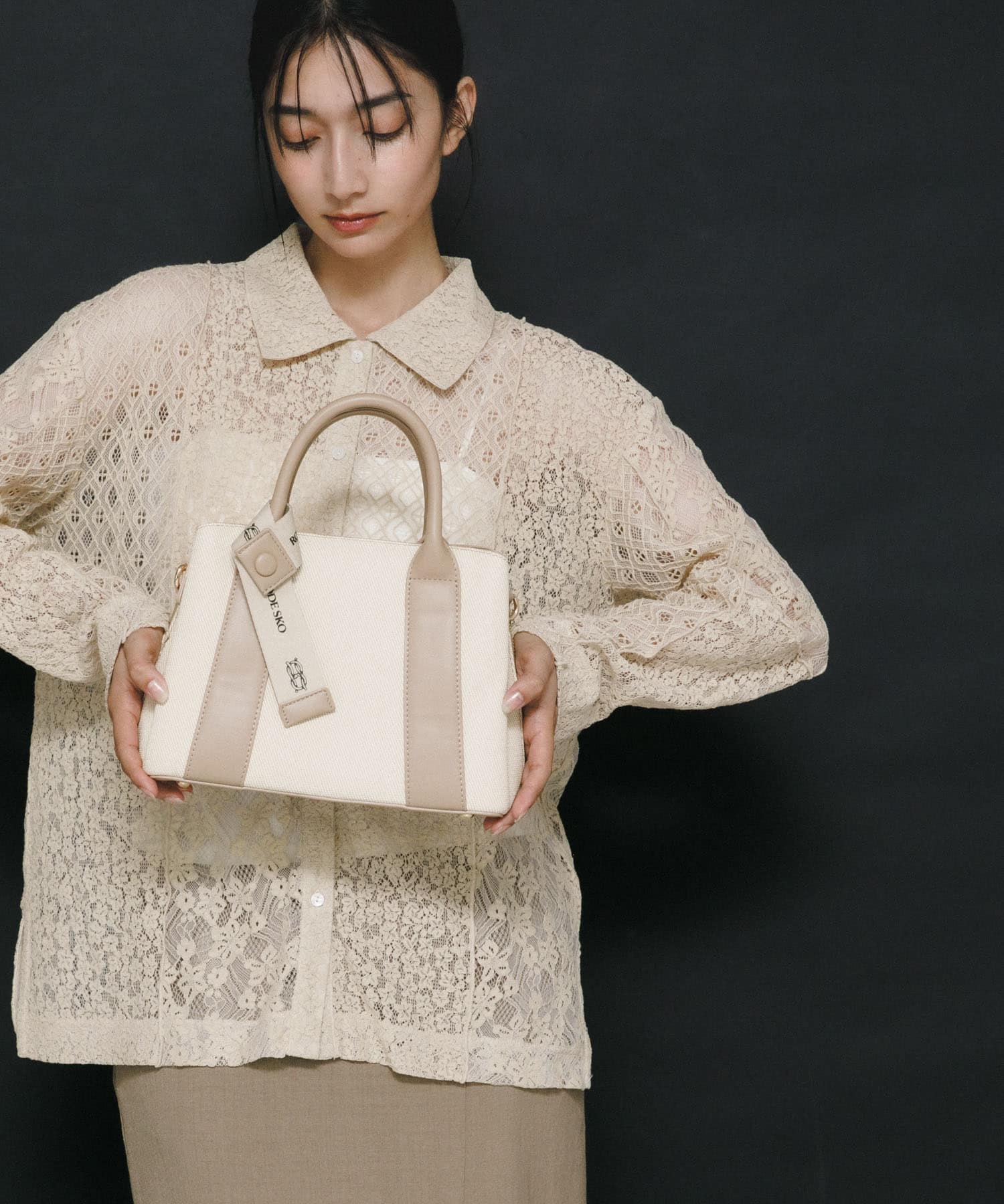 『Mサイズ』ロゴリボン付2WAYハンドバッグ IVORYxBEG one