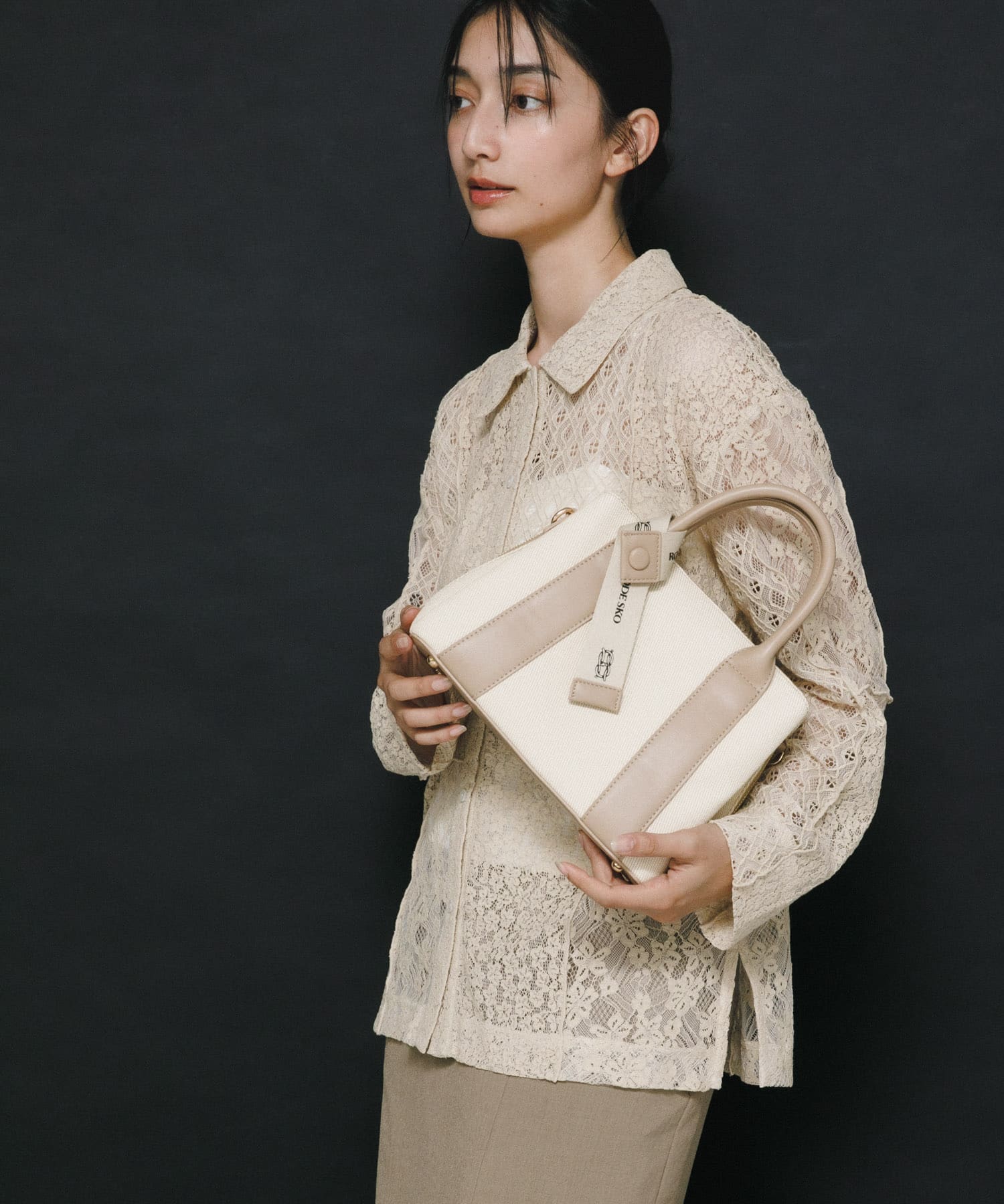『Mサイズ』ロゴリボン付2WAYハンドバッグ IVORYxBEG one