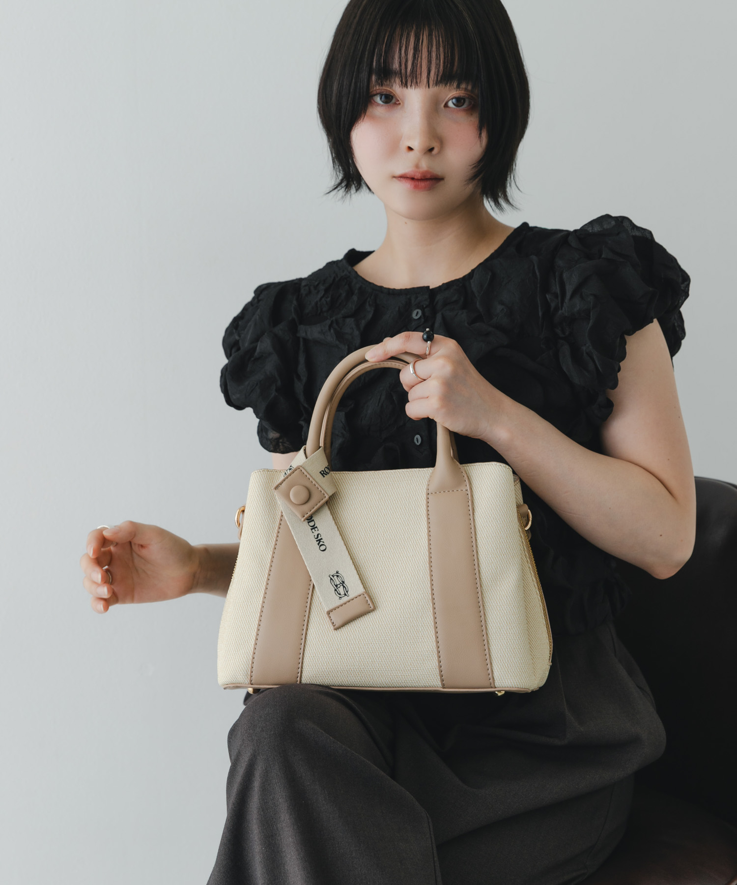 『Mサイズ』ロゴリボン付2WAYハンドバッグ IVORYxBEG one