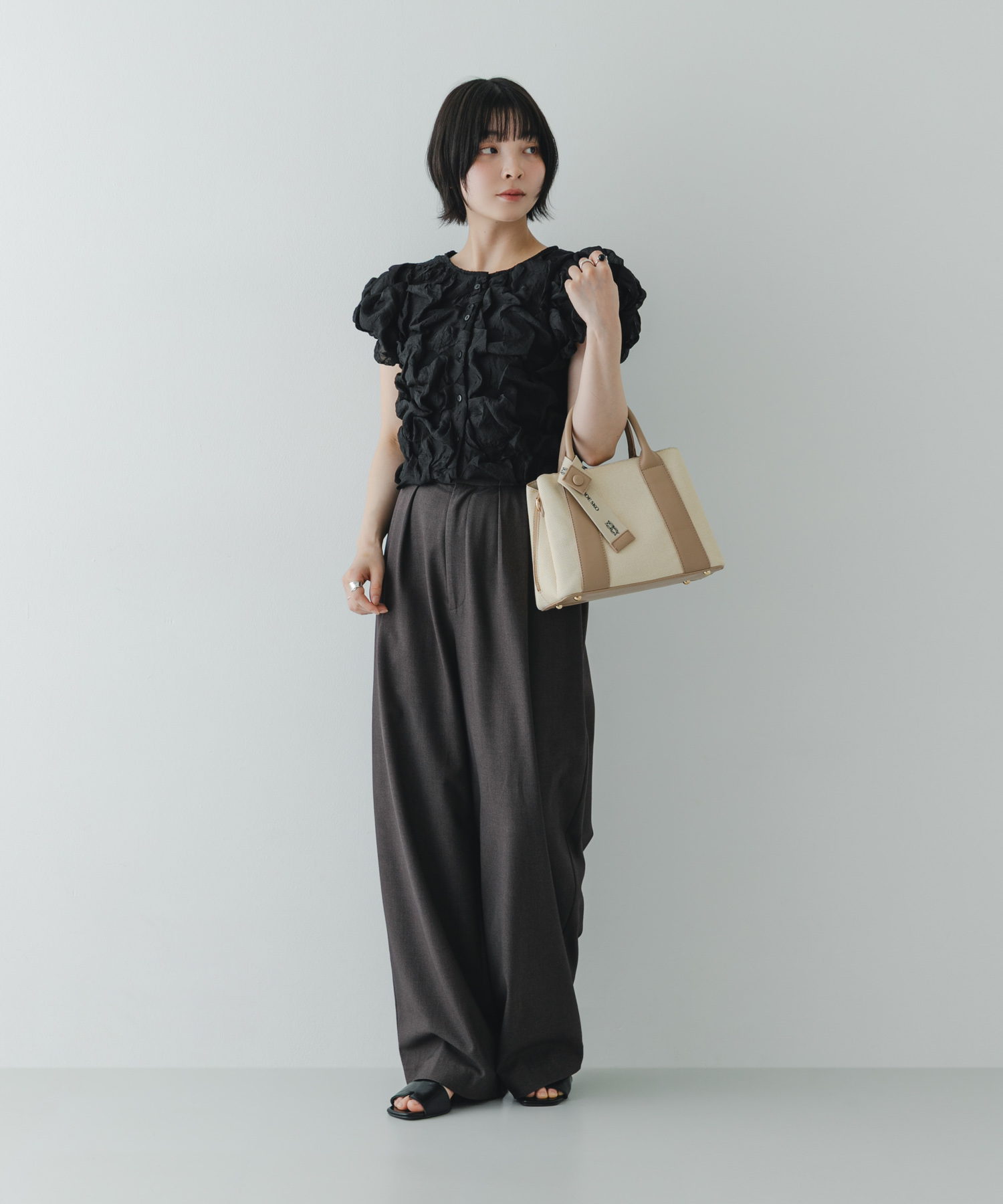 『Mサイズ』ロゴリボン付2WAYハンドバッグ IVORYxBEG one