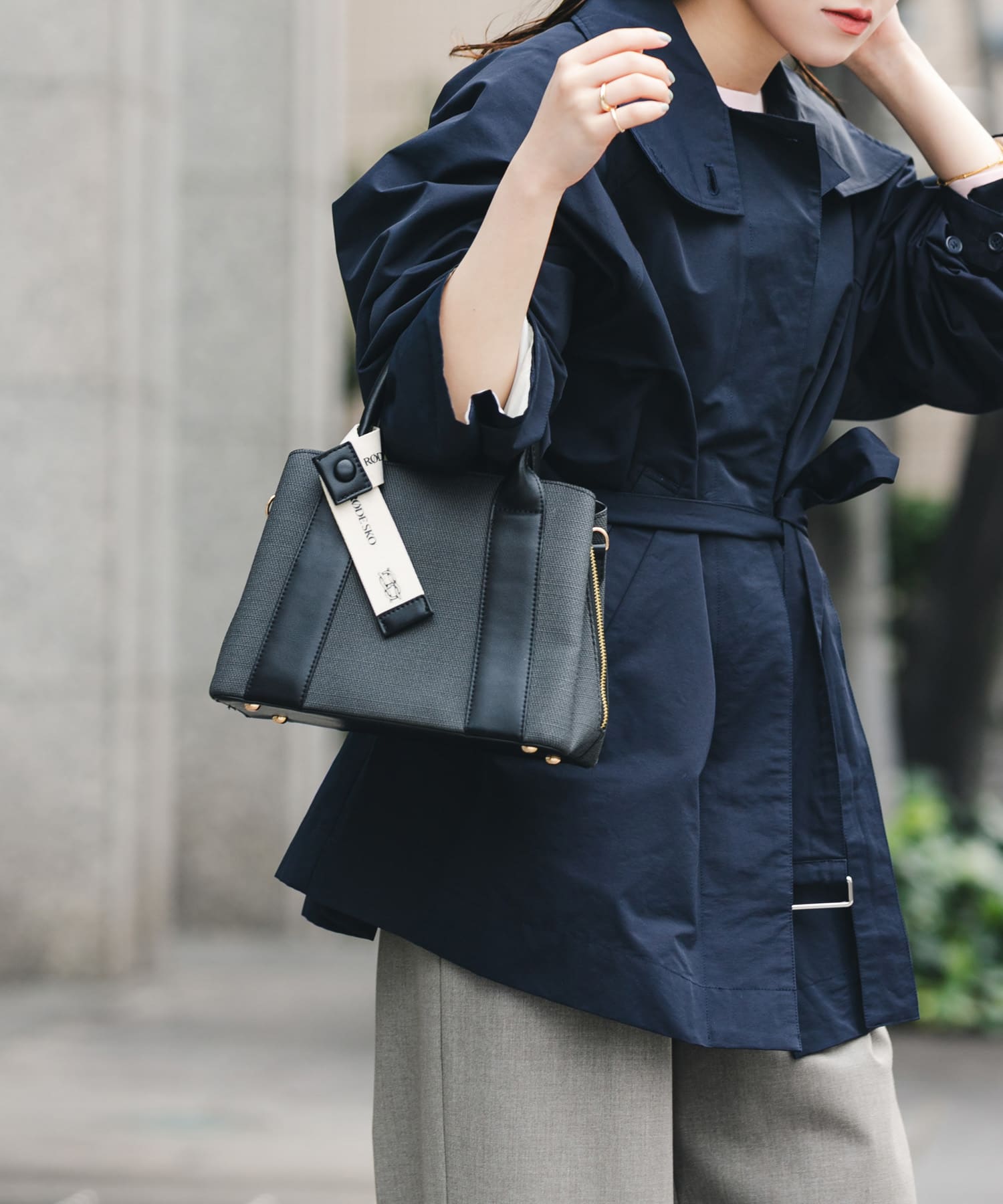 『Mサイズ』ロゴリボン付2WAYハンドバッグ BLKxBLK one