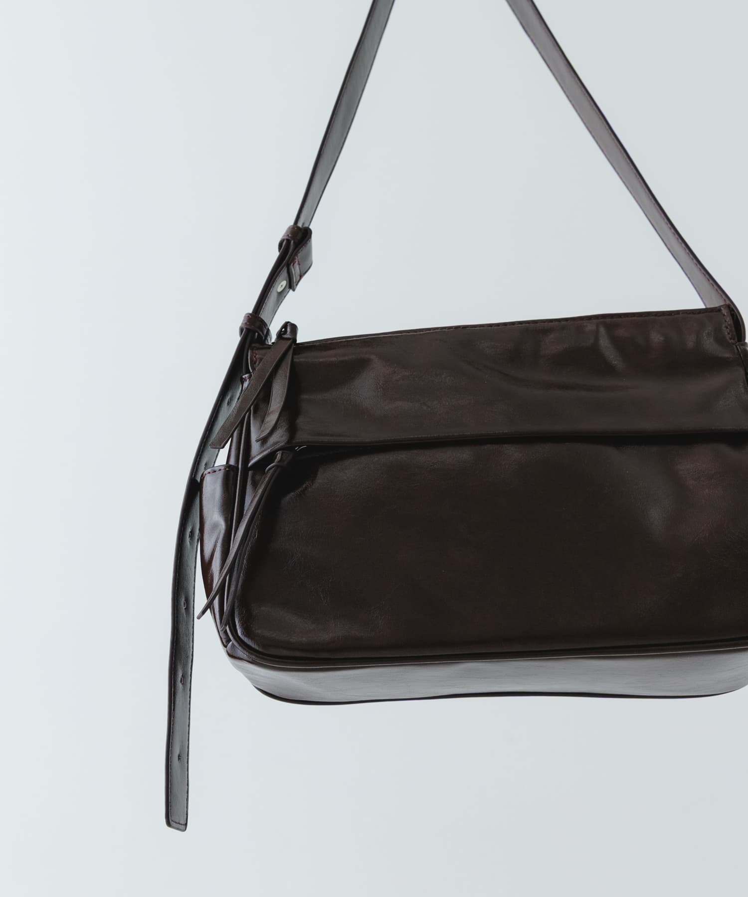 『WEB限定』ポケットワンショルダーミドルバッグ BROWN one