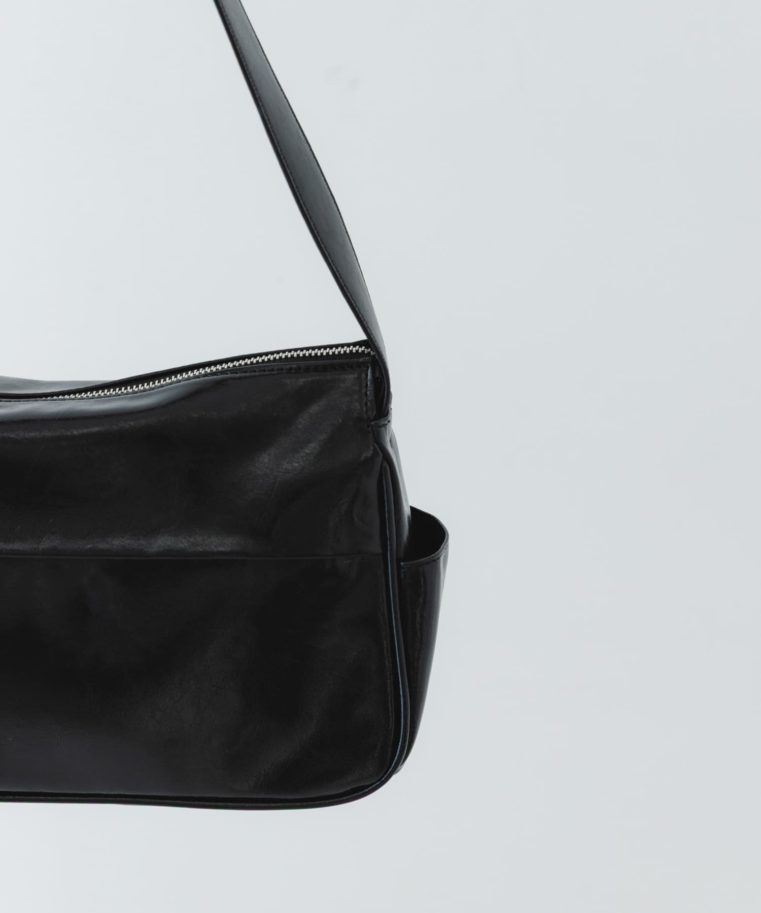 『WEB限定』ポケットワンショルダーミドルバッグ BLACK one