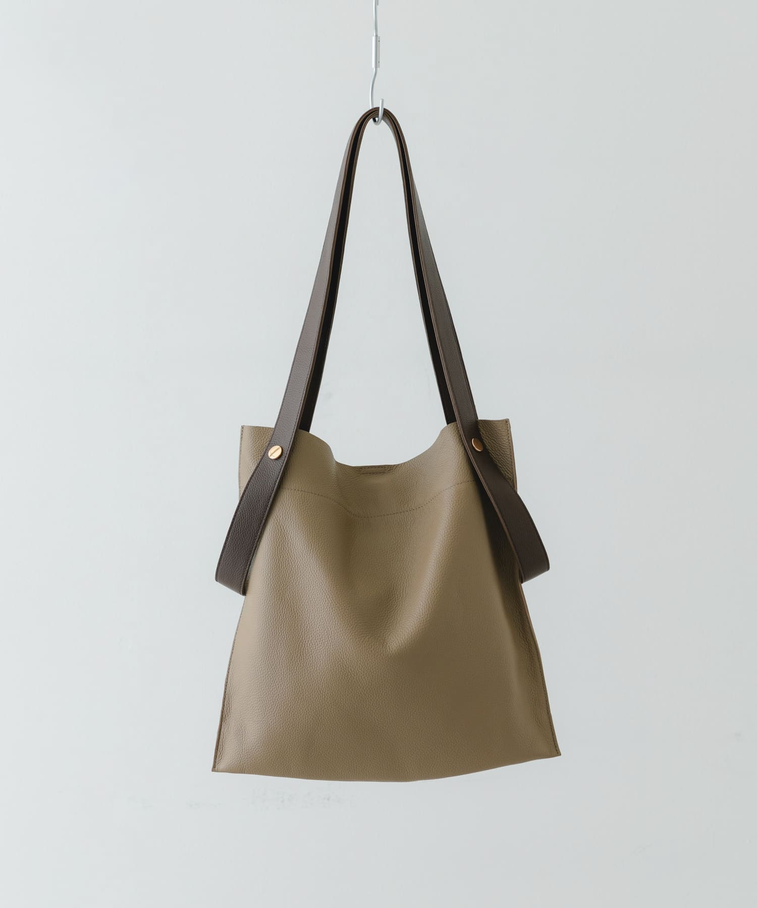 『一部別注カラー』BEAURE　カウレザー2デザインベルトバッグ GRYxMARRON one