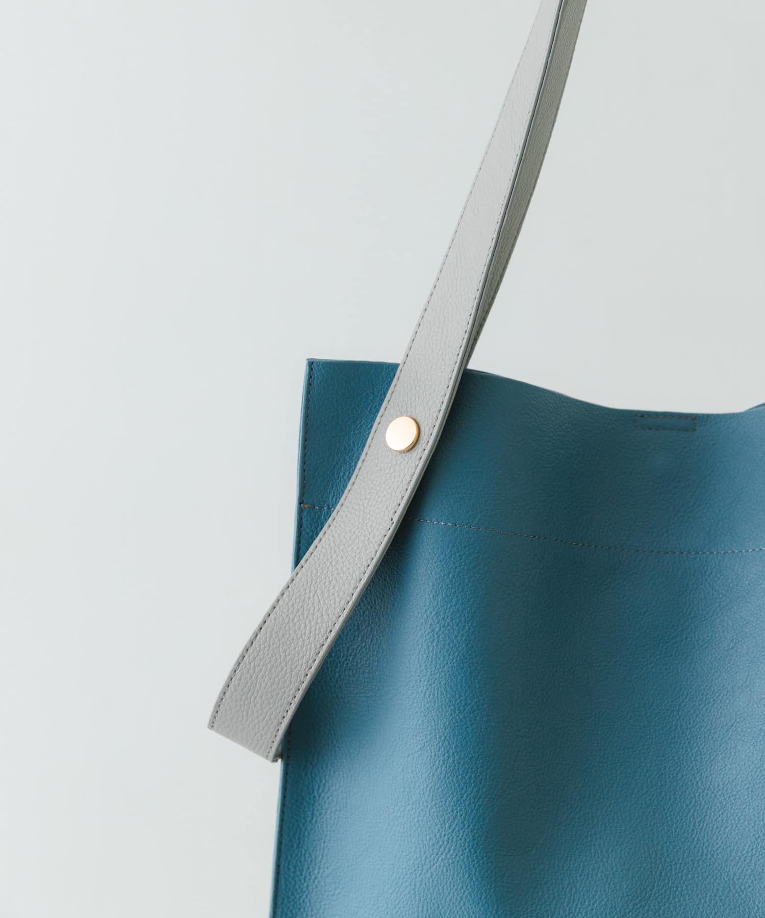 『一部別注カラー』BEAURE　カウレザー2デザインベルトバッグ SAXxGRAY one