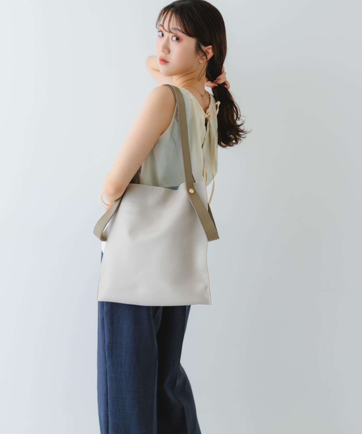 『一部別注カラー』BEAURE　カウレザー2デザインベルトバッグ IVORYxGRG one