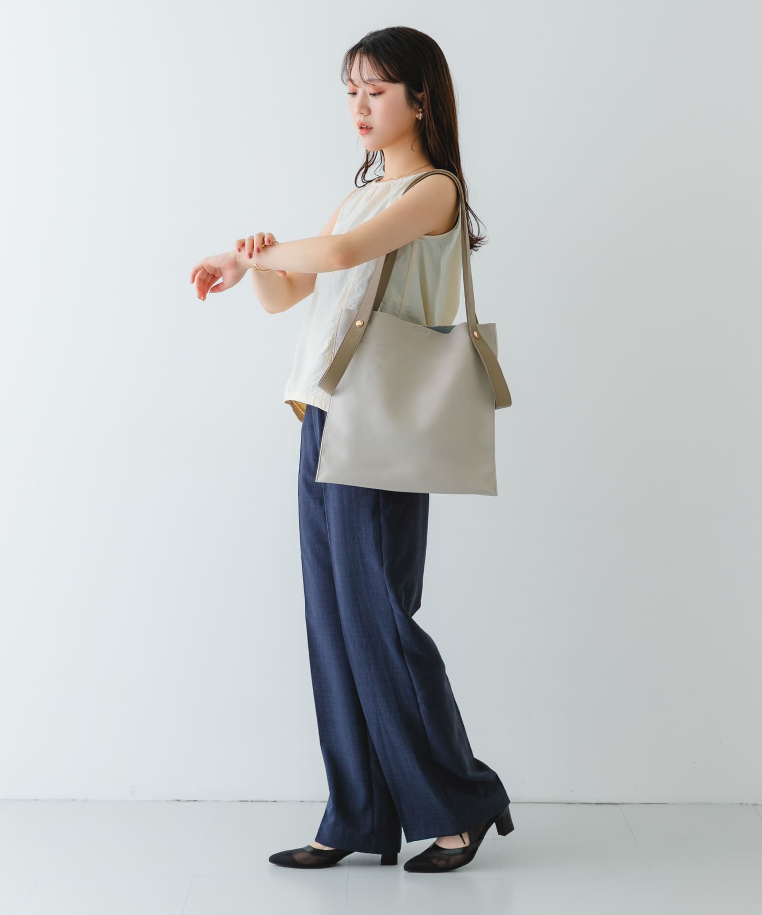 『一部別注カラー』BEAURE　カウレザー2デザインベルトバッグ IVORYxGRG one