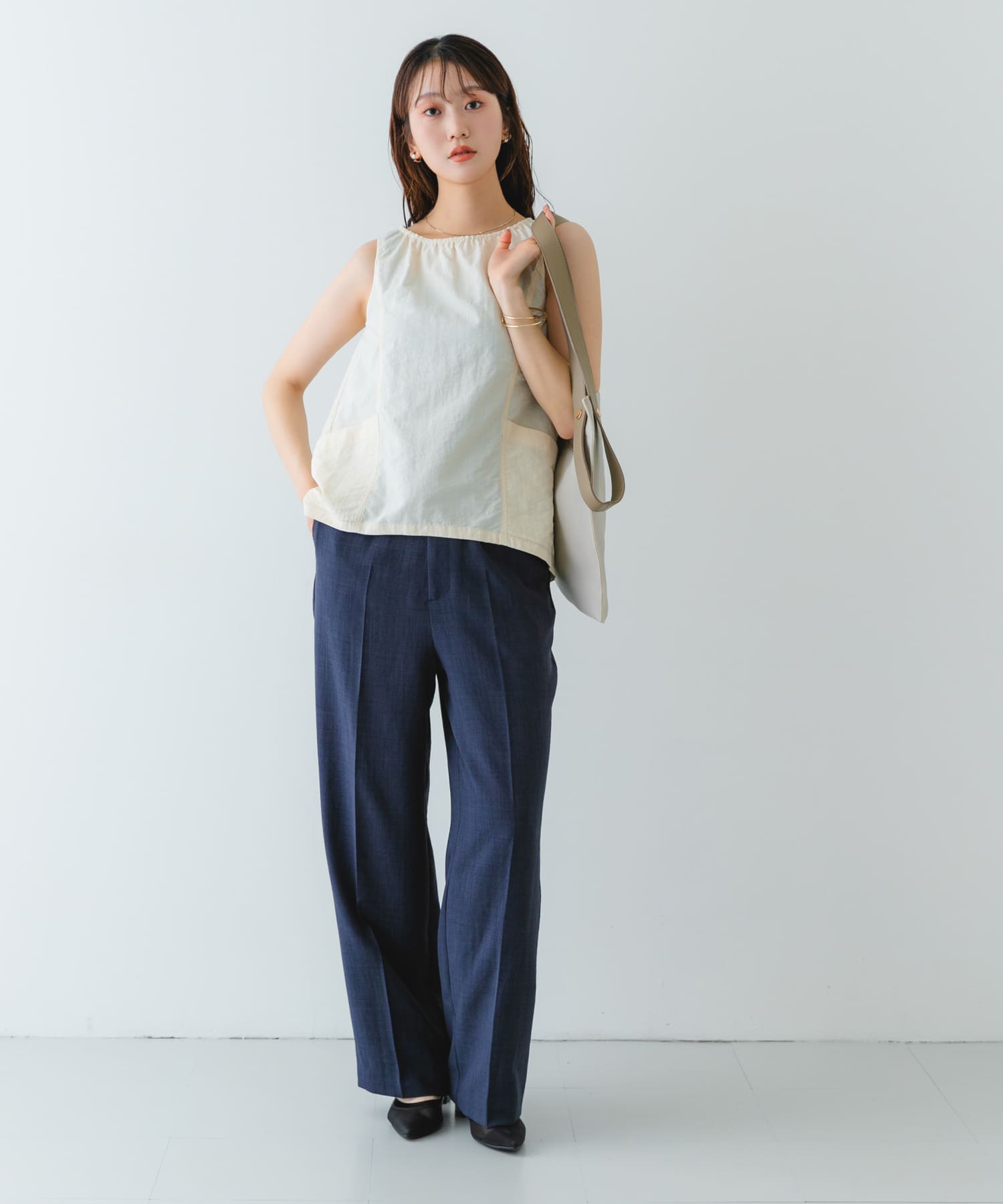 『一部別注カラー』BEAURE　カウレザー2デザインベルトバッグ IVORYxGRG one