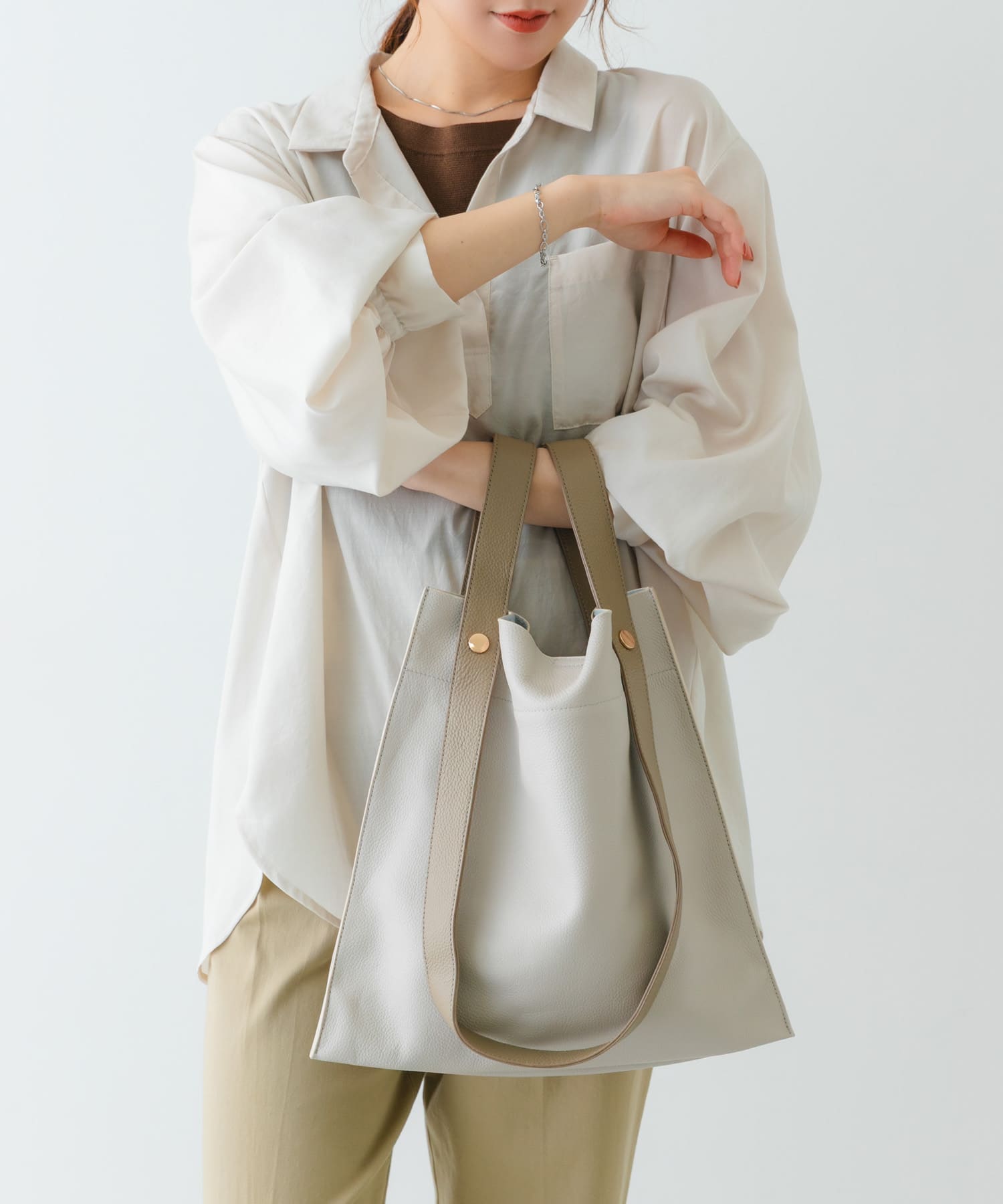 『一部別注カラー』BEAURE　カウレザー2デザインベルトバッグ IVORYxGRG one