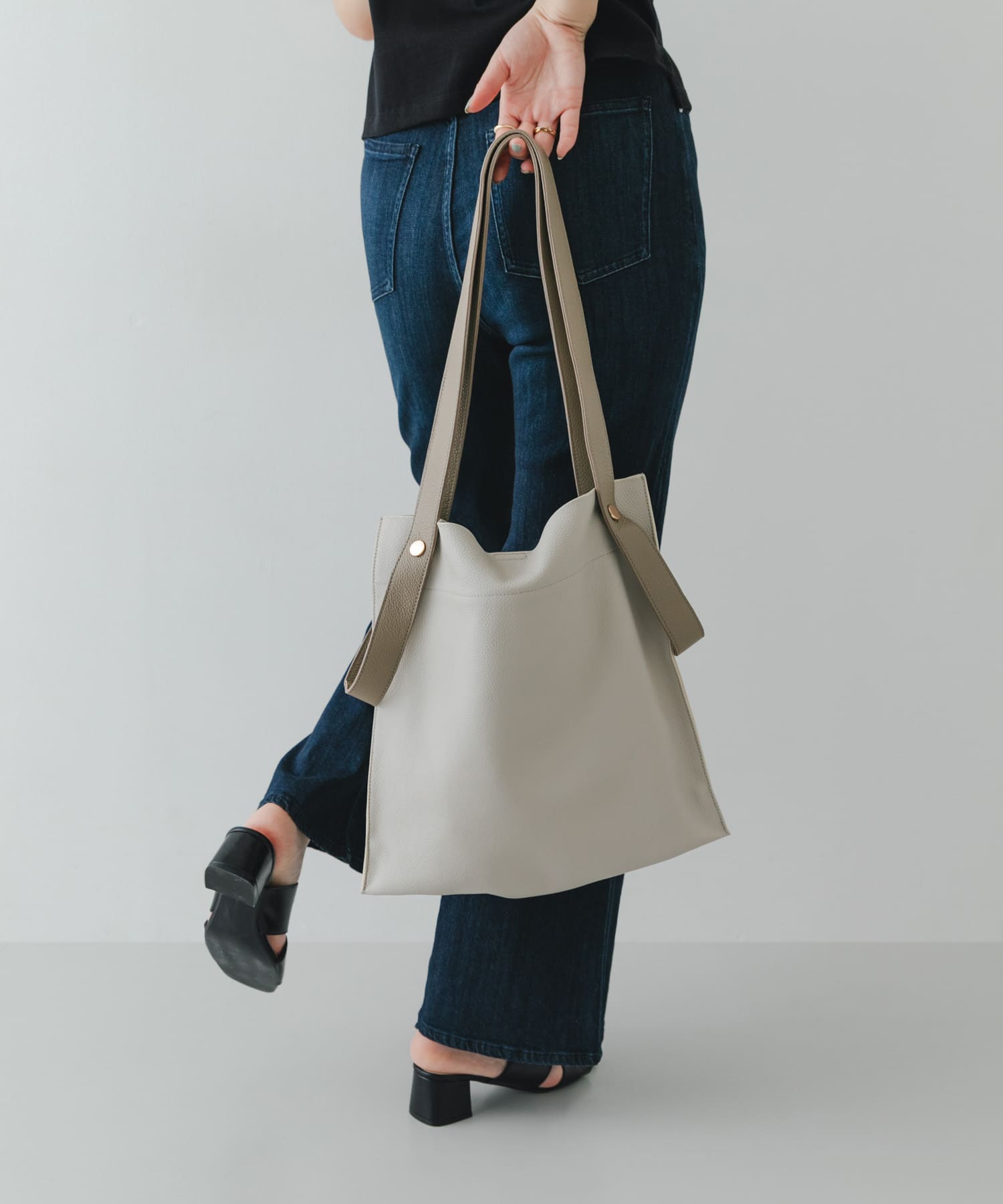 『一部別注カラー』BEAURE　カウレザー2デザインベルトバッグ IVORYxGRG one