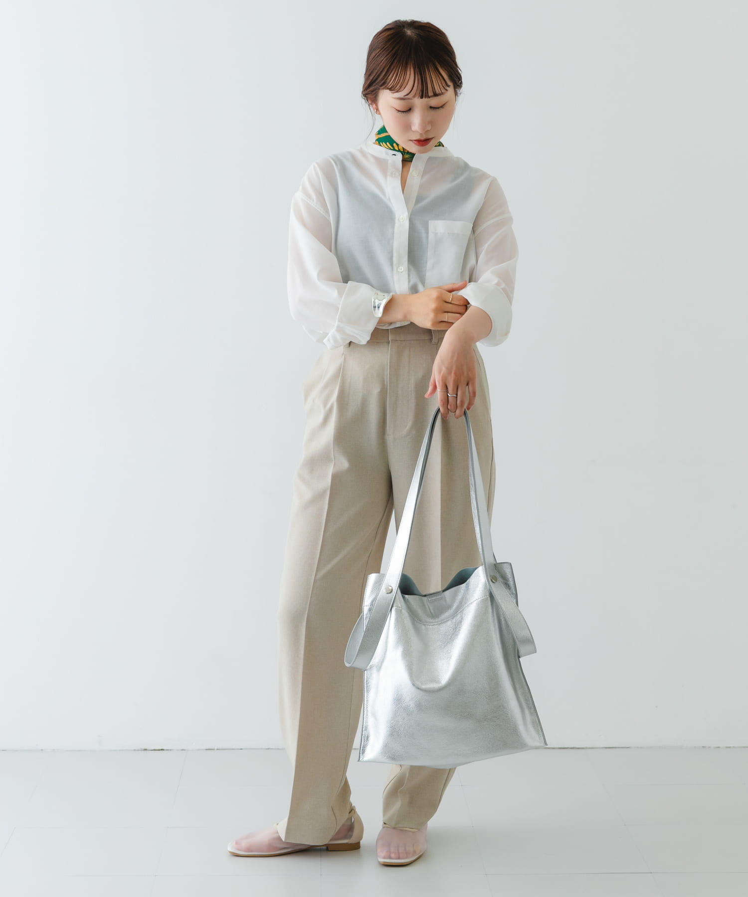 『一部別注カラー』BEAURE　カウレザー2デザインベルトバッグ SILVER one