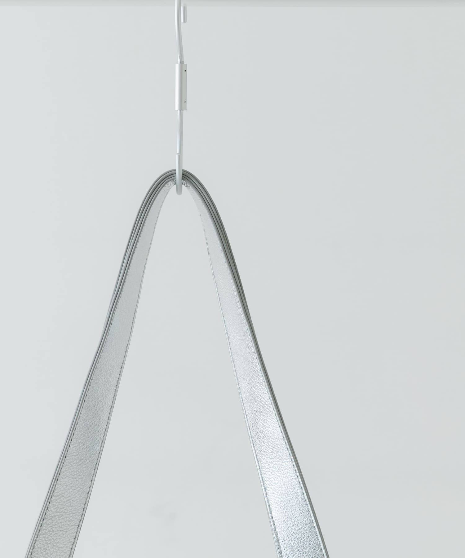 『一部別注カラー』BEAURE　カウレザー2デザインベルトバッグ SILVER one