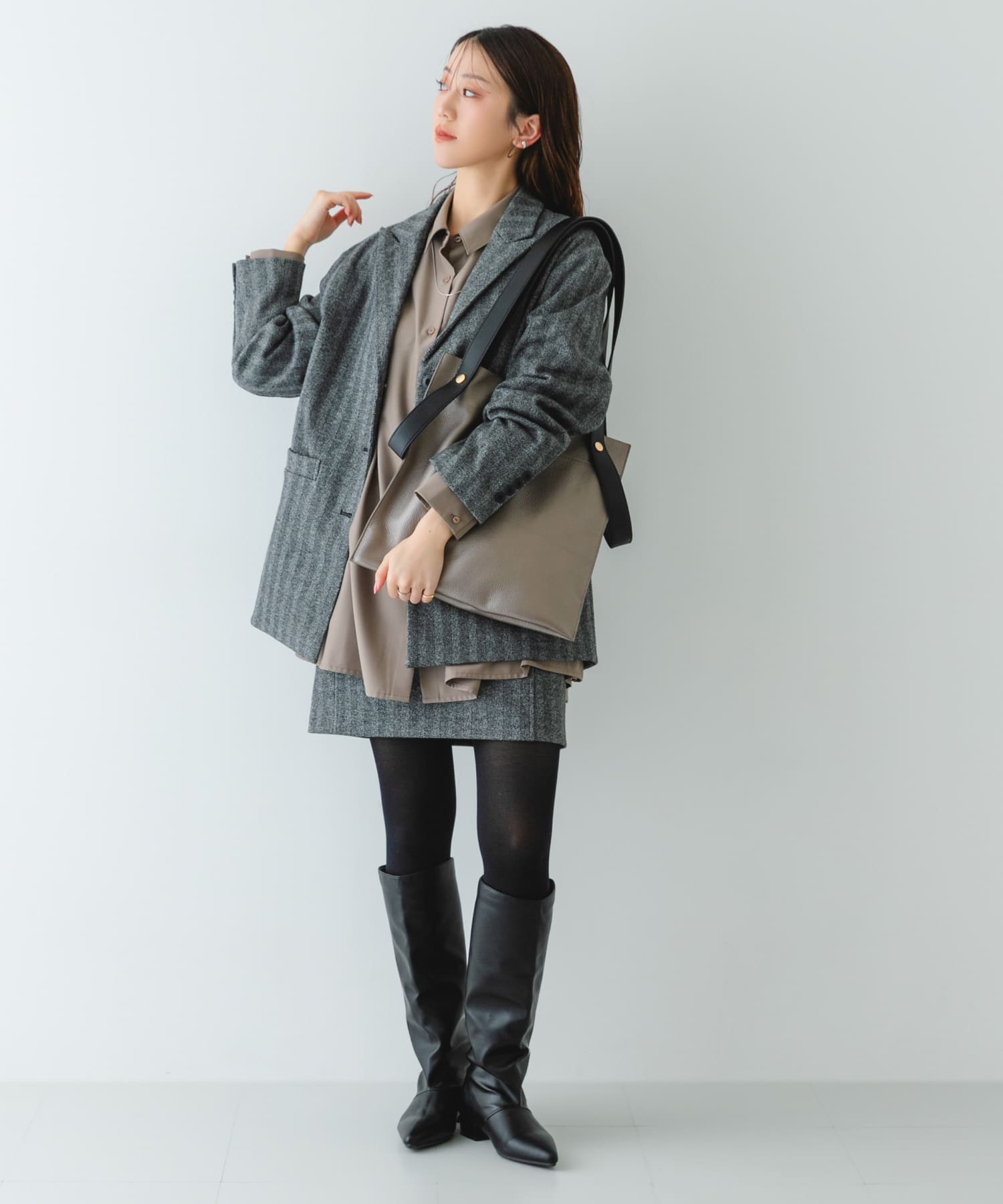 『一部別注カラー』BEAURE　カウレザー2デザインベルトバッグ GMxBLK one